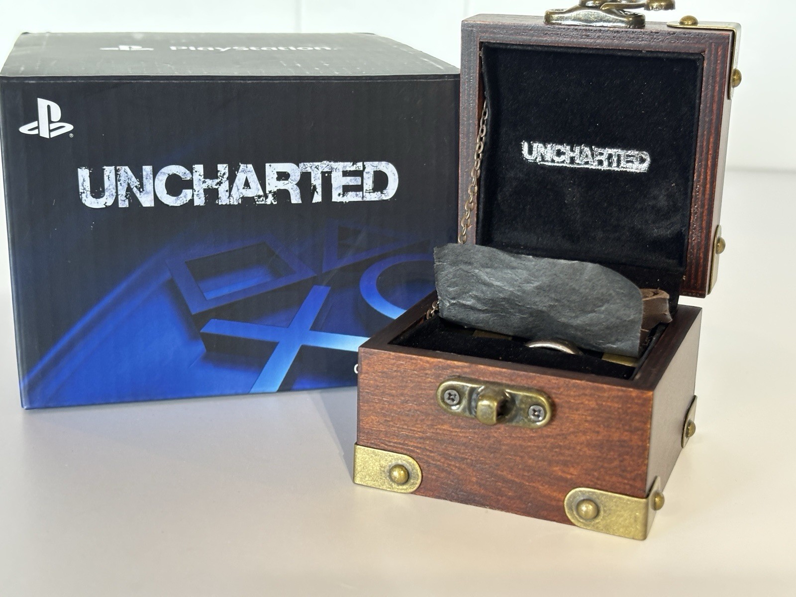 LIMITED UNCHARTED Nathan Drake Collectible Ring(415/1000) + FREE RARE Flashlight