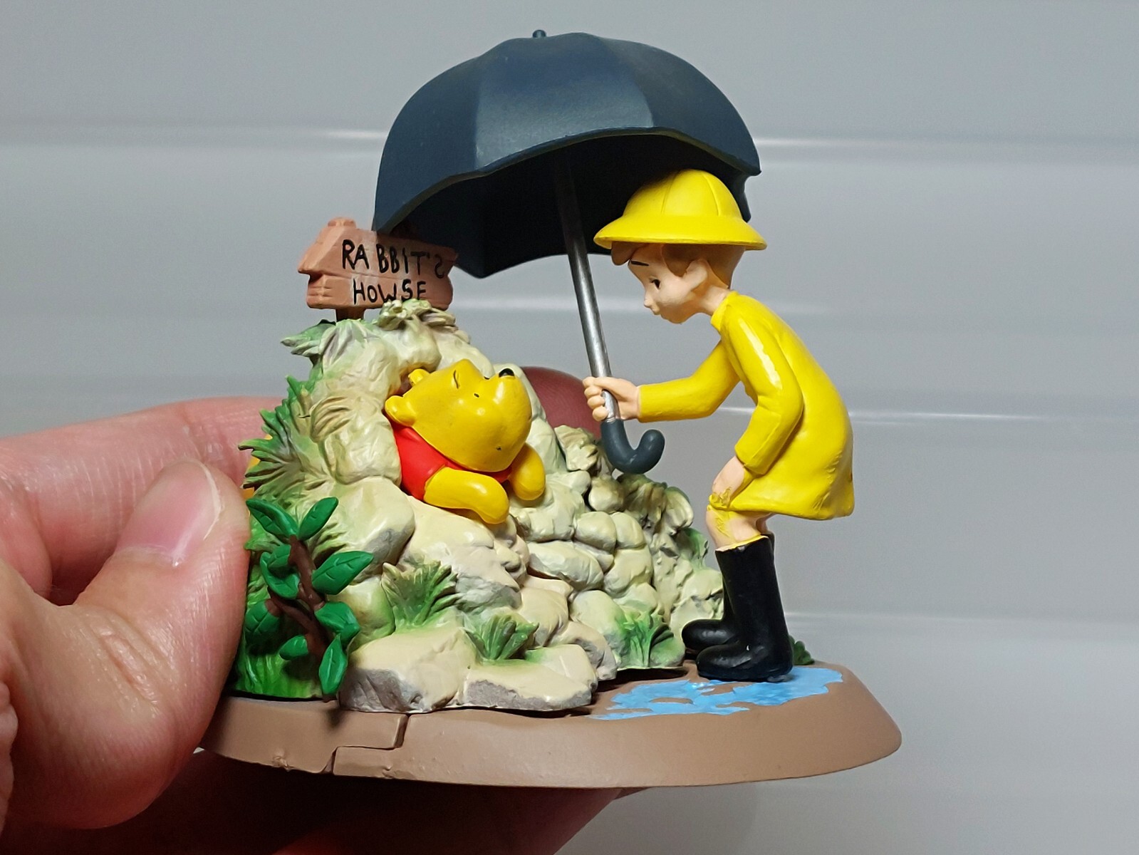 Disney Cinemagic Paradise Primo R Winnie-the-Pooh Christopher Robin Figure 2.6in
