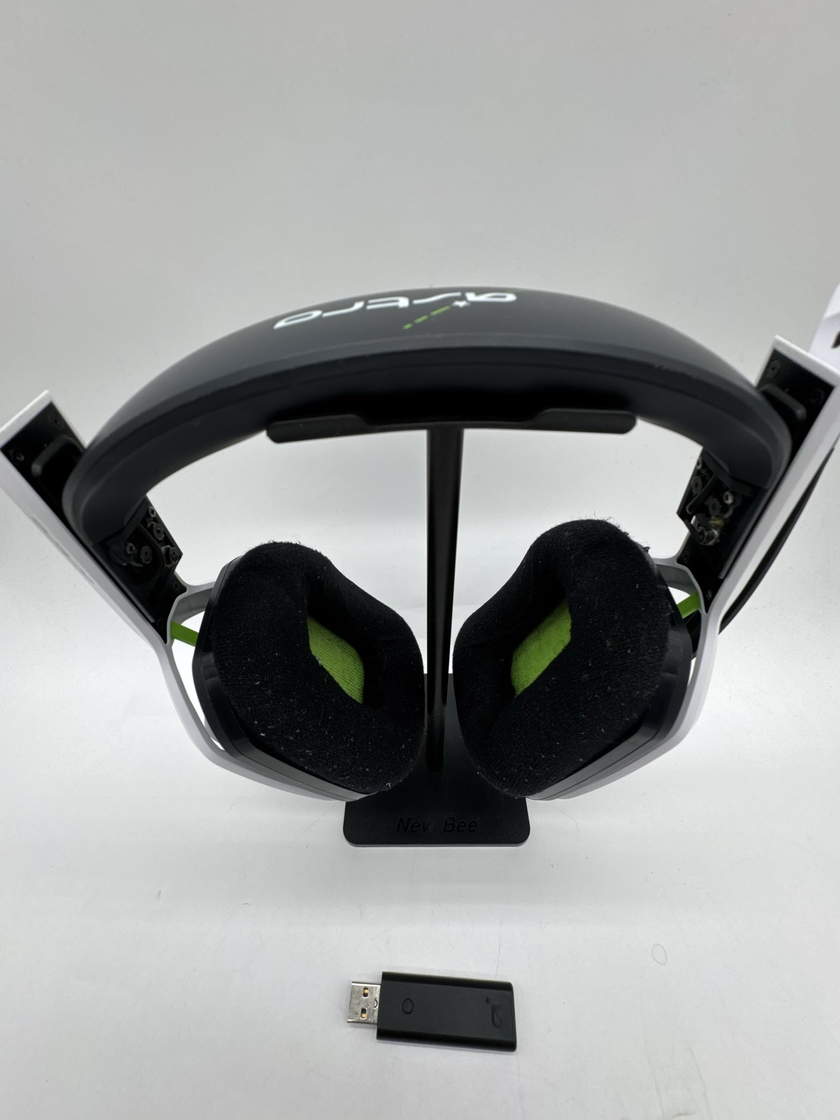 Logitech ASTRO Gaming A20 Wireless Headset Gen 2 for Xbox Series X S PC Mac (2)