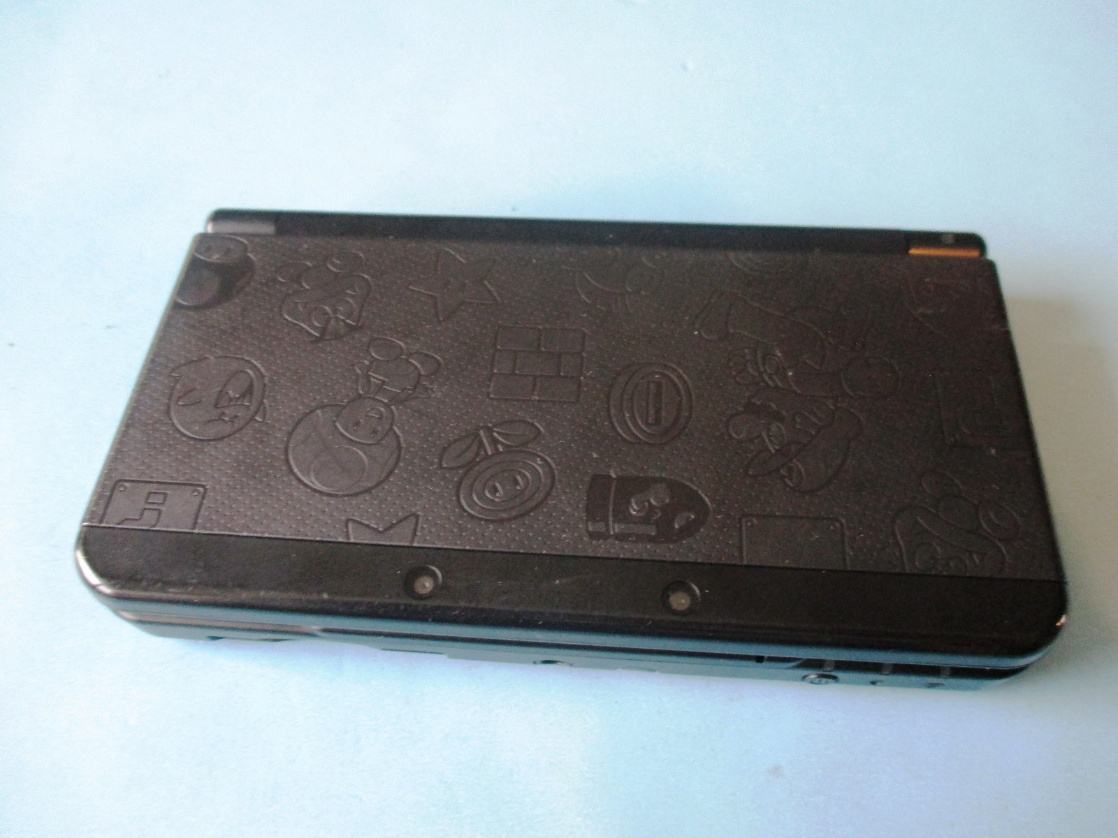 New Nintendo 3DS Super Mario Black Edition System w/Charger & Stylus