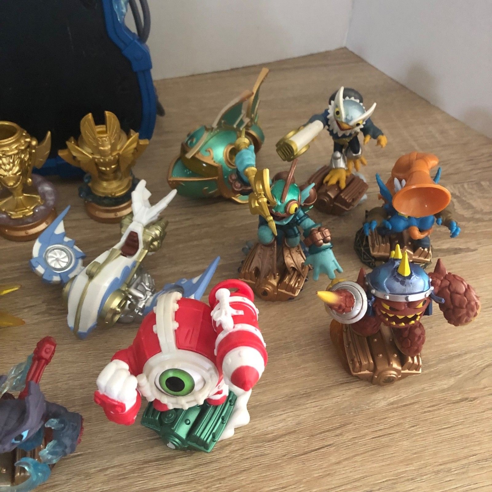 Skylanders Super Chargers Lot Of 20 Portal Power Character Figures Xbox 360