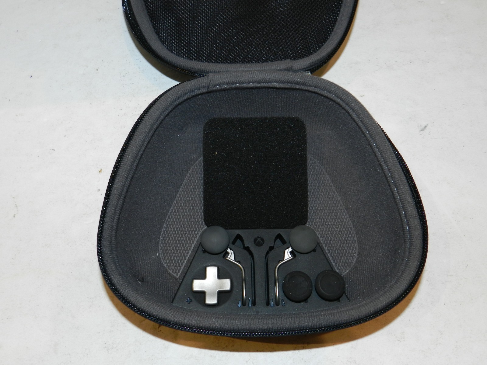 Microsoft Xbox One Elite 1 Controller Case with INTERCHANGEABLE PARTS