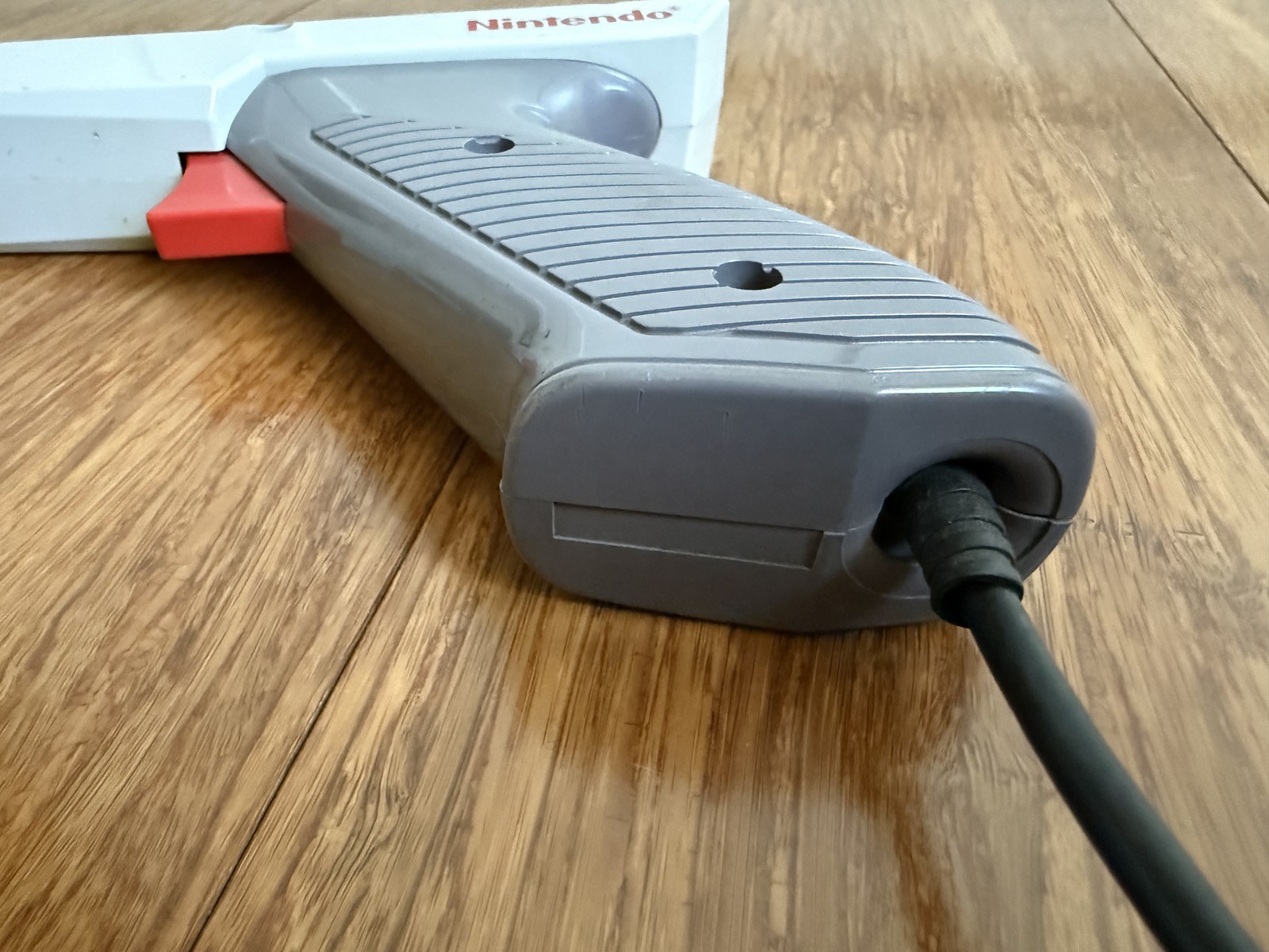 Nintendo NES Zapper Light Gun • Duck Hunt • Gray NES-005 • OEM Authentic