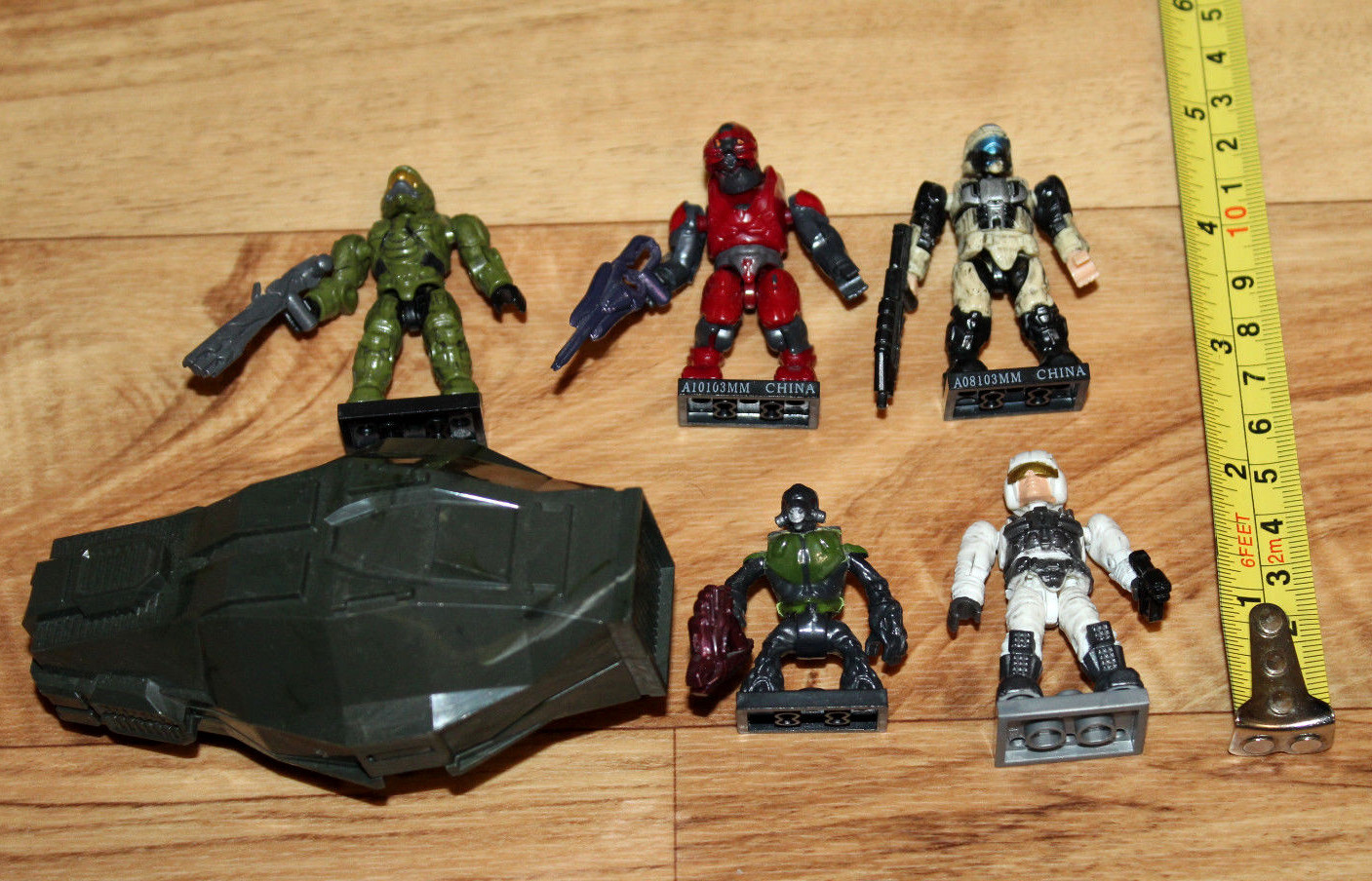 Mega Bloks Mega Construx Halo Figure Set Master Chief Spartan Red Green White