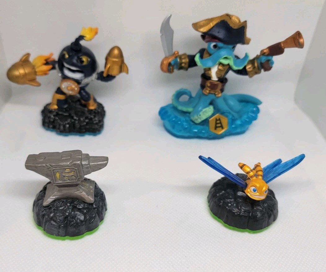 Activision Skylanders 29 Piece Lot Characters, Vehicles, Items, Weapons