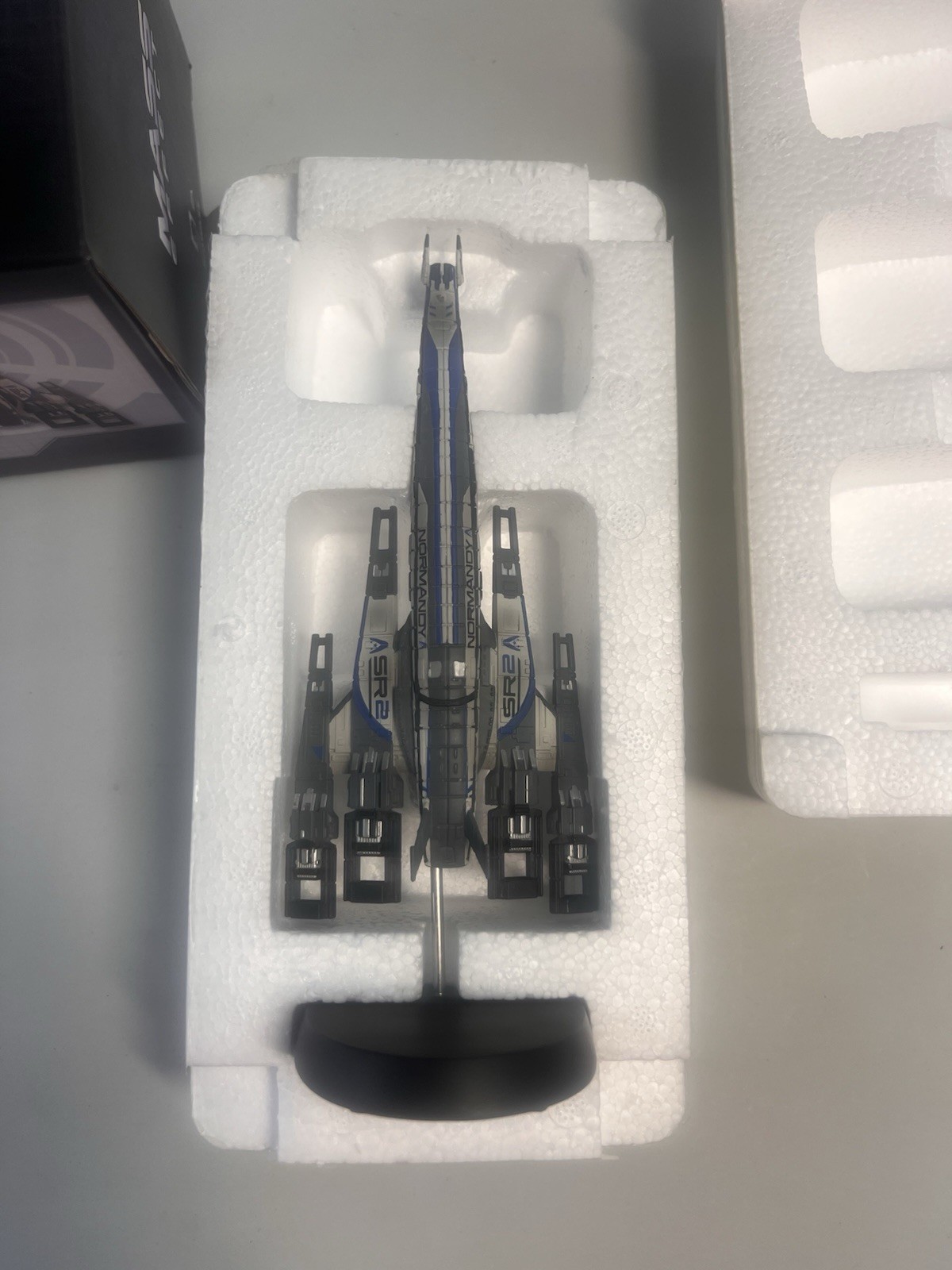 Dark Horse Mass Effect Alliance Normandy SR-2 Ship Replica Statue Original 2014