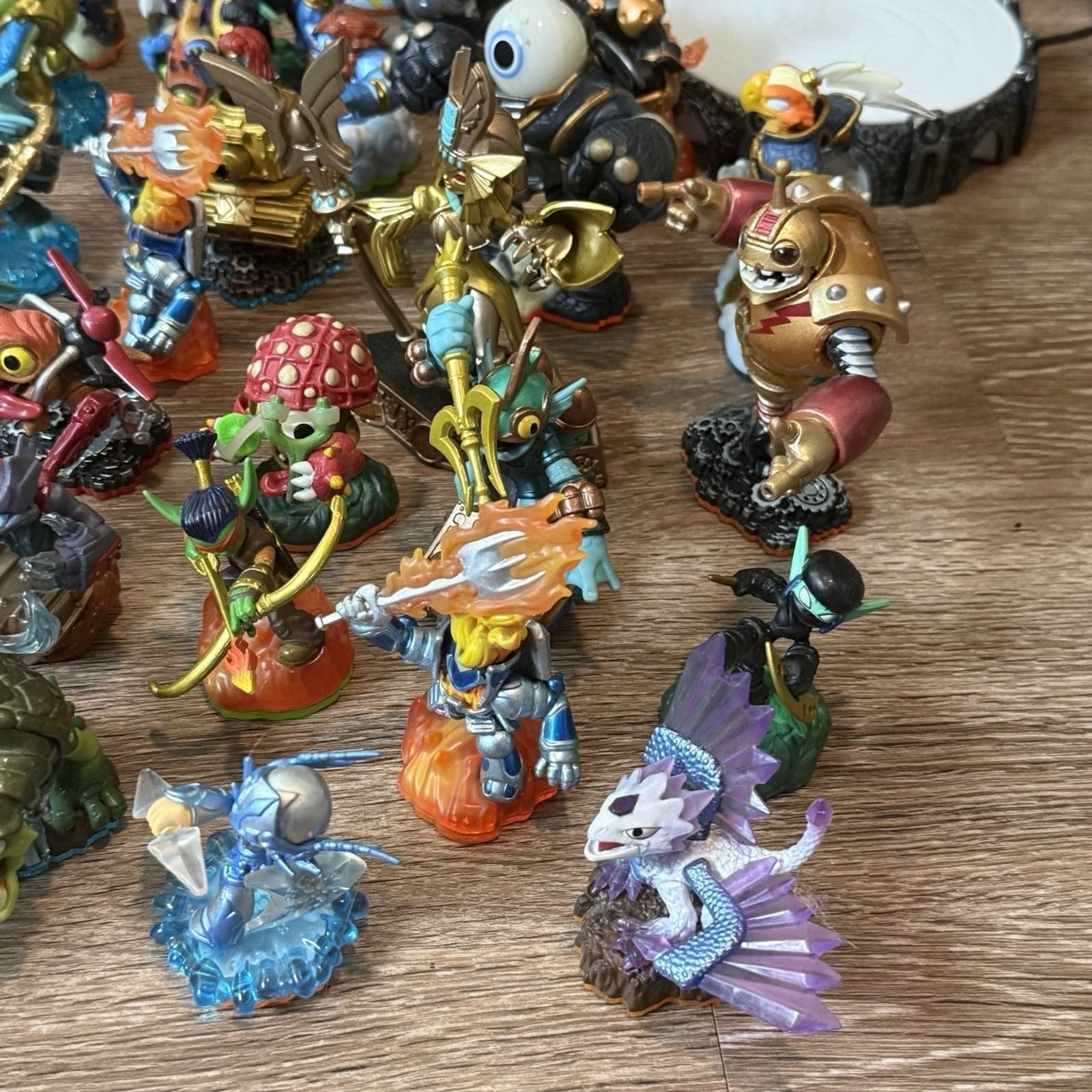 Skylanders Lot Of 84 Figures, Vehicles, Portals & Books! Trap Force, Spyro MORE