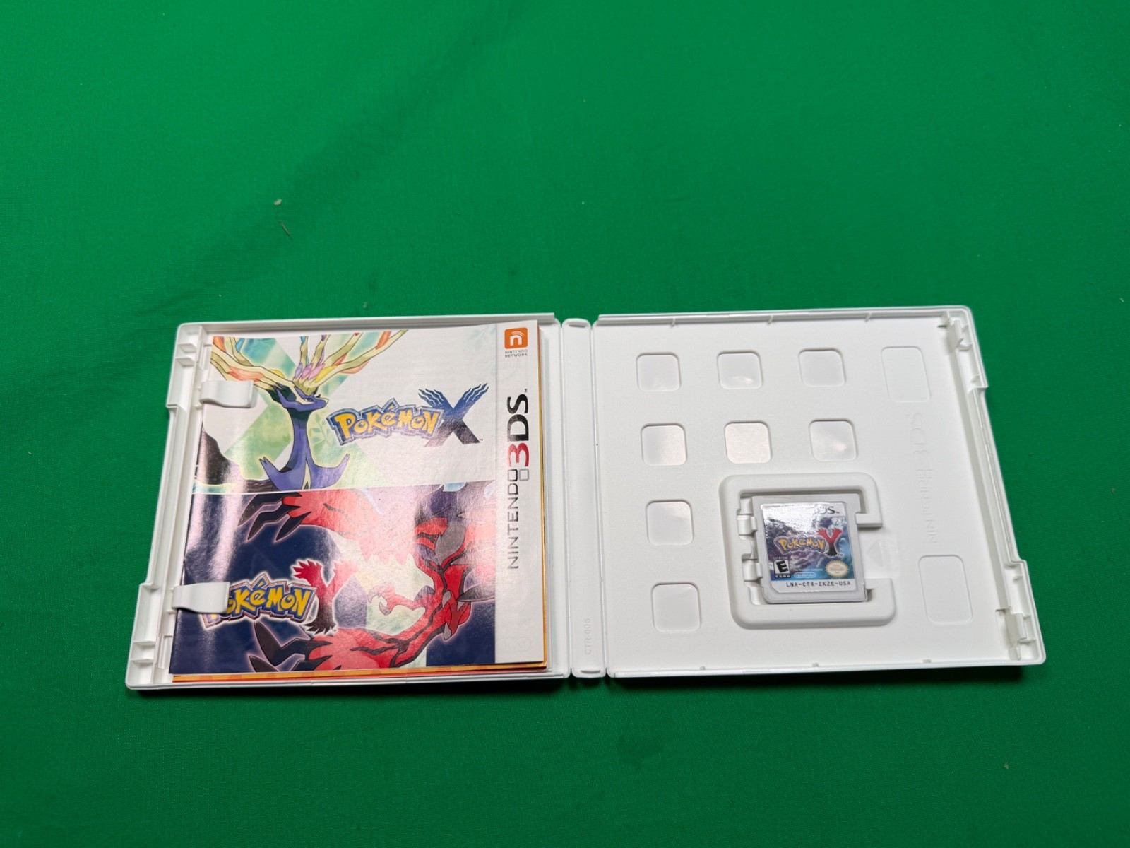 Pokemon Y (Nintendo 3DS, 2013)