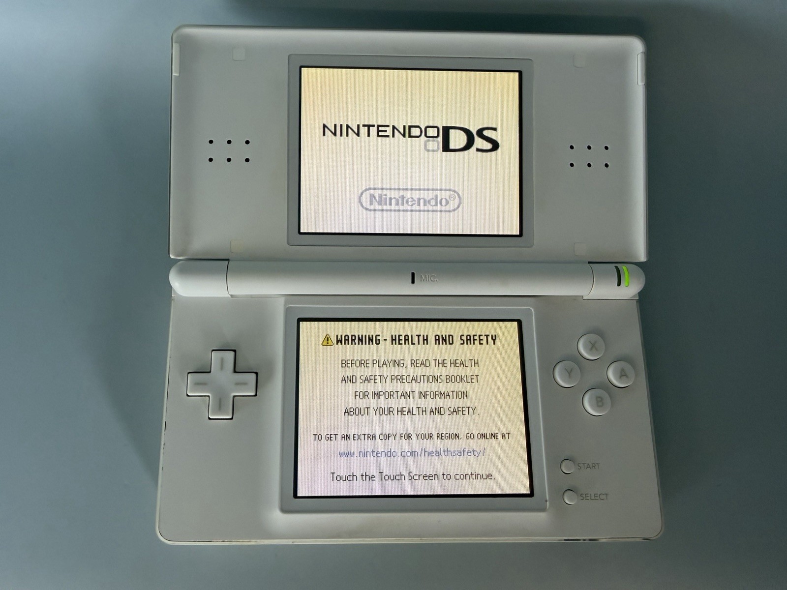 Polar White Nintendo DS Lite Console USG-001 with charger