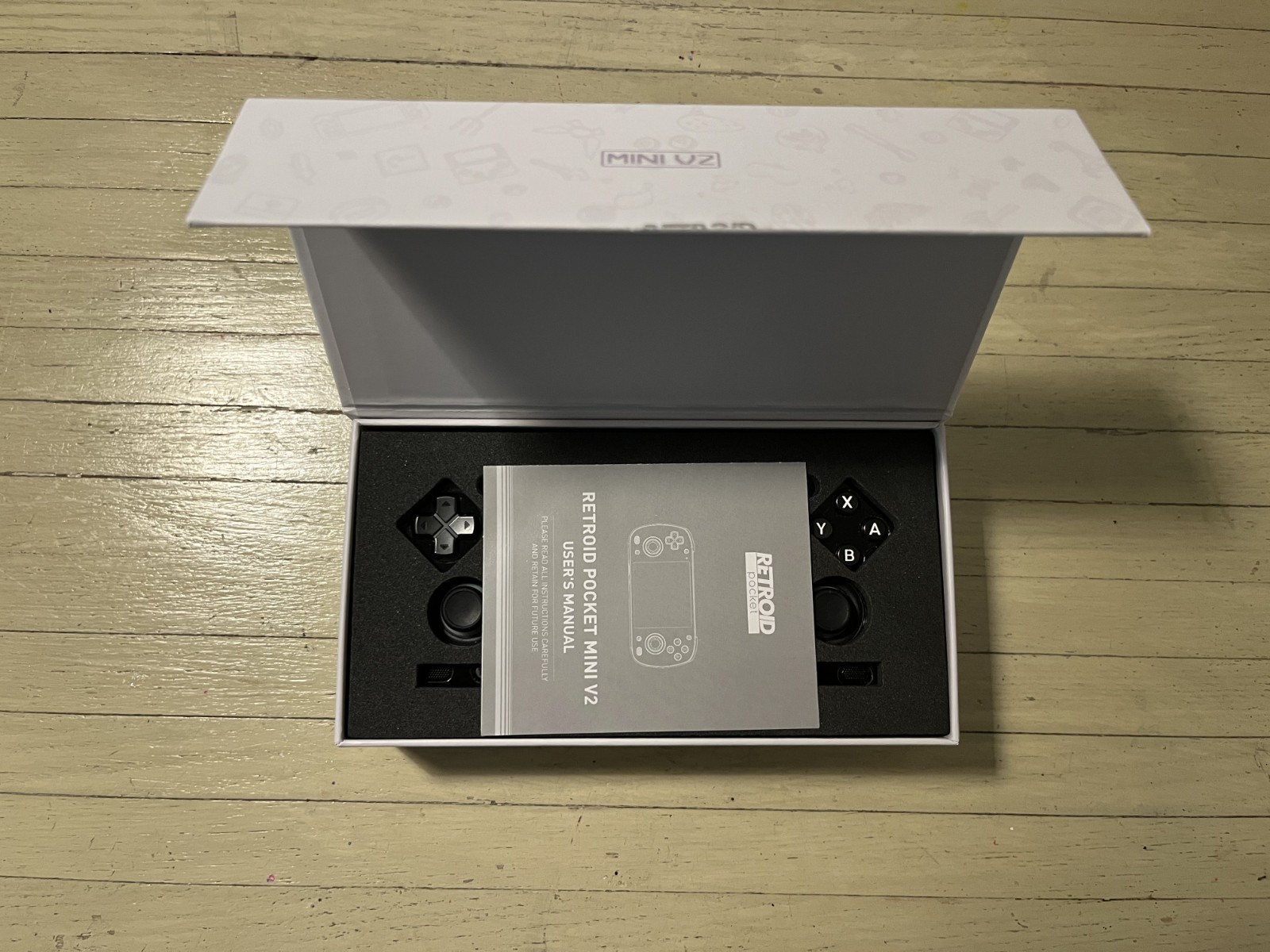 Retroid Pocket Mini V2 Handheld Console Bundle – 256GB PNY, Official Case, Box