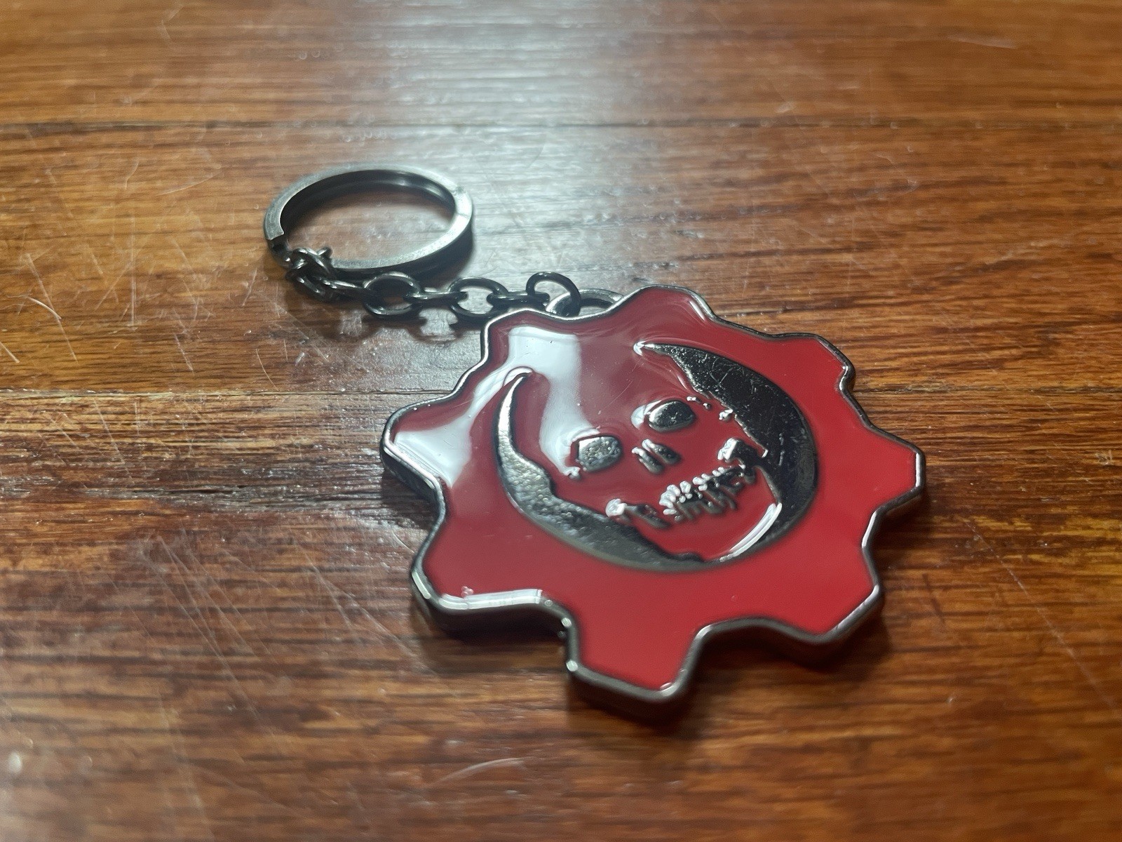NECA Gears of War Crimson Omen Skull Metal Keychain – 2010 EPIC GAMES