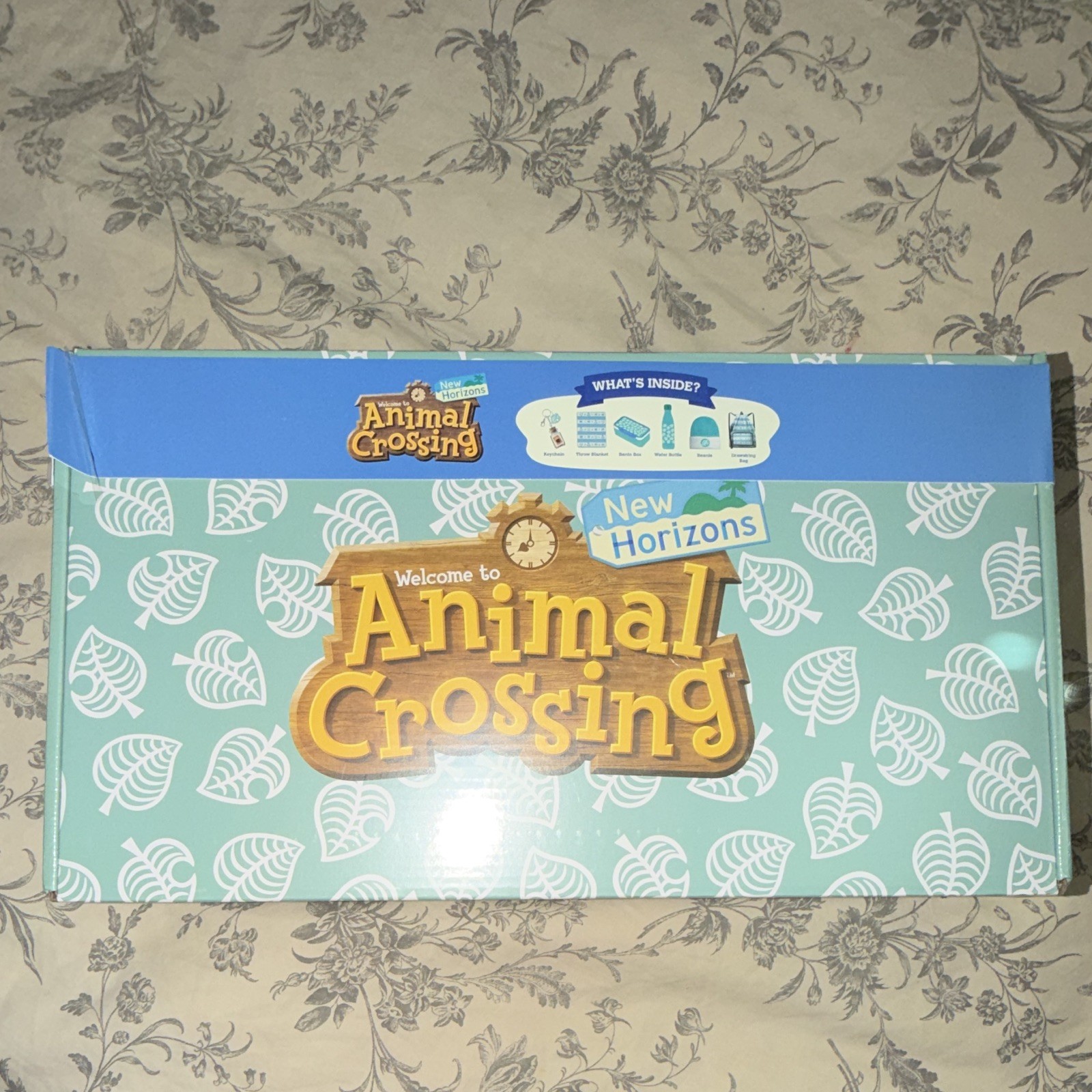 CultureFly Animal Crossing New Horizons Gift Box w/ Blanket & Beanie