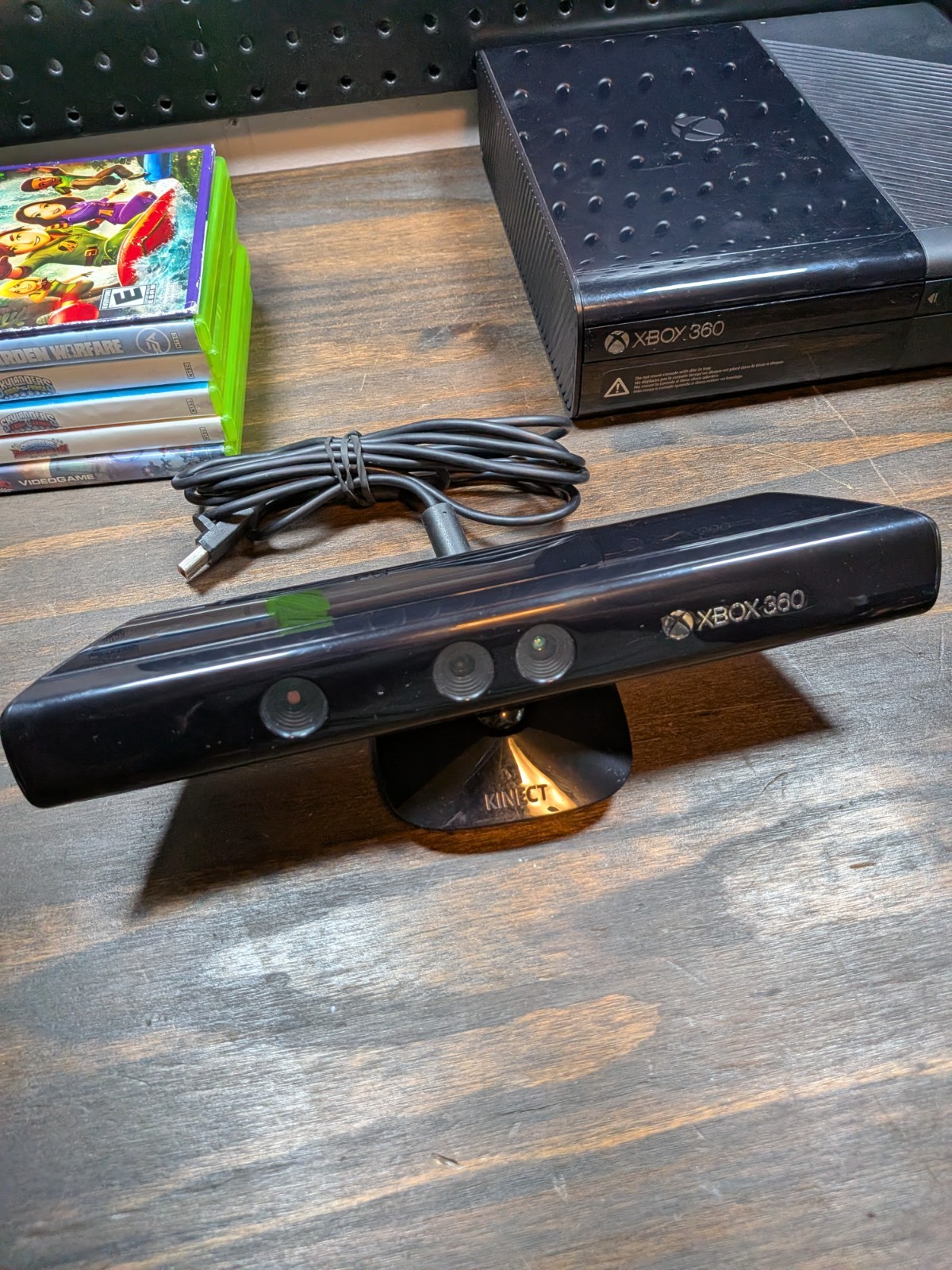 Xbox 360 E Console 500GB Bundle w/ Kinect 4 Controllers 6 Games Tested Working