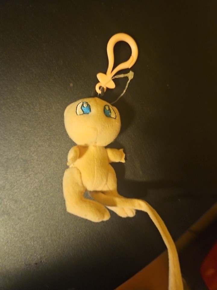 1998 Pokemon Mew #151 Plush Keychain Zipper Pull Nintendo