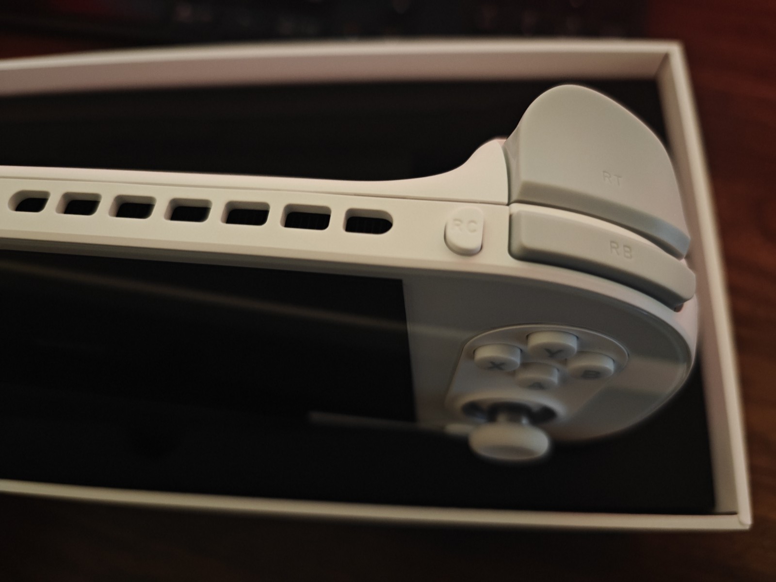 Pristine AYANEO Pocket EVO 7″ OLED 165Hz Sky White 8GB/128GB Android Handheld