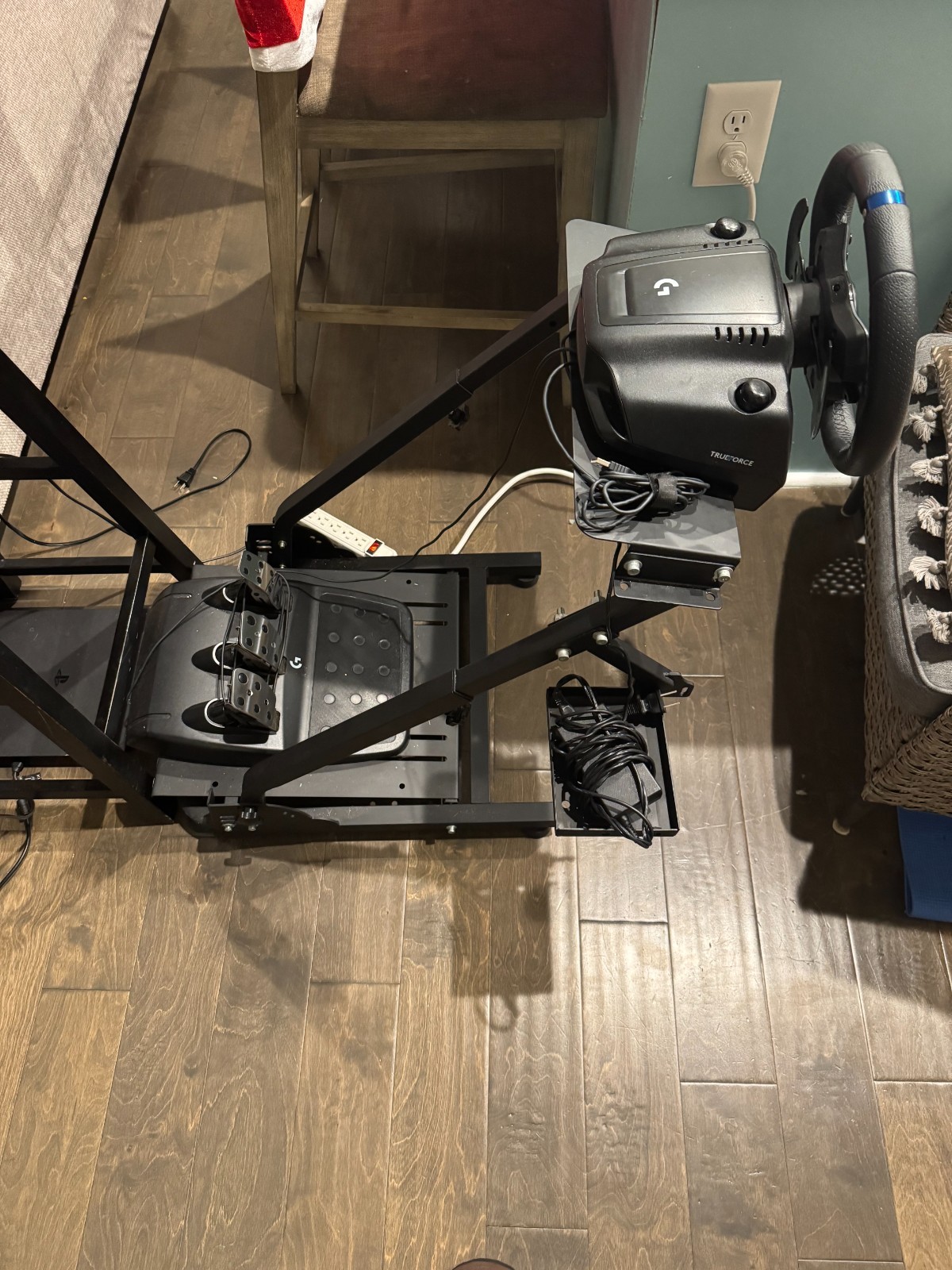 Logitech G923 Racing Wheel and Pedals – Black with wheel stand adjustable