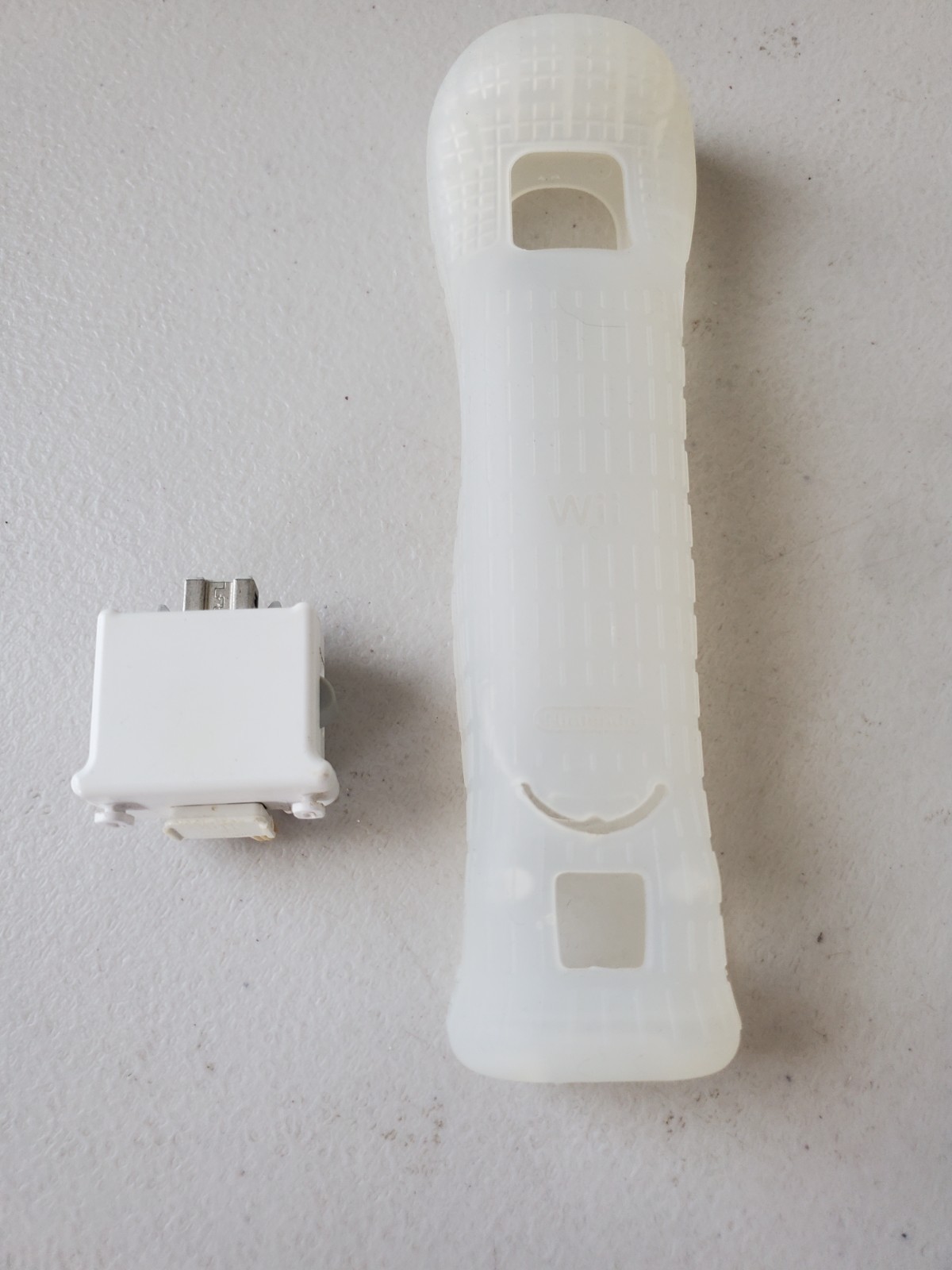 White Motion Plus Adapter w Sleeve OEM NINTENDO WII Genuine Official Cover !