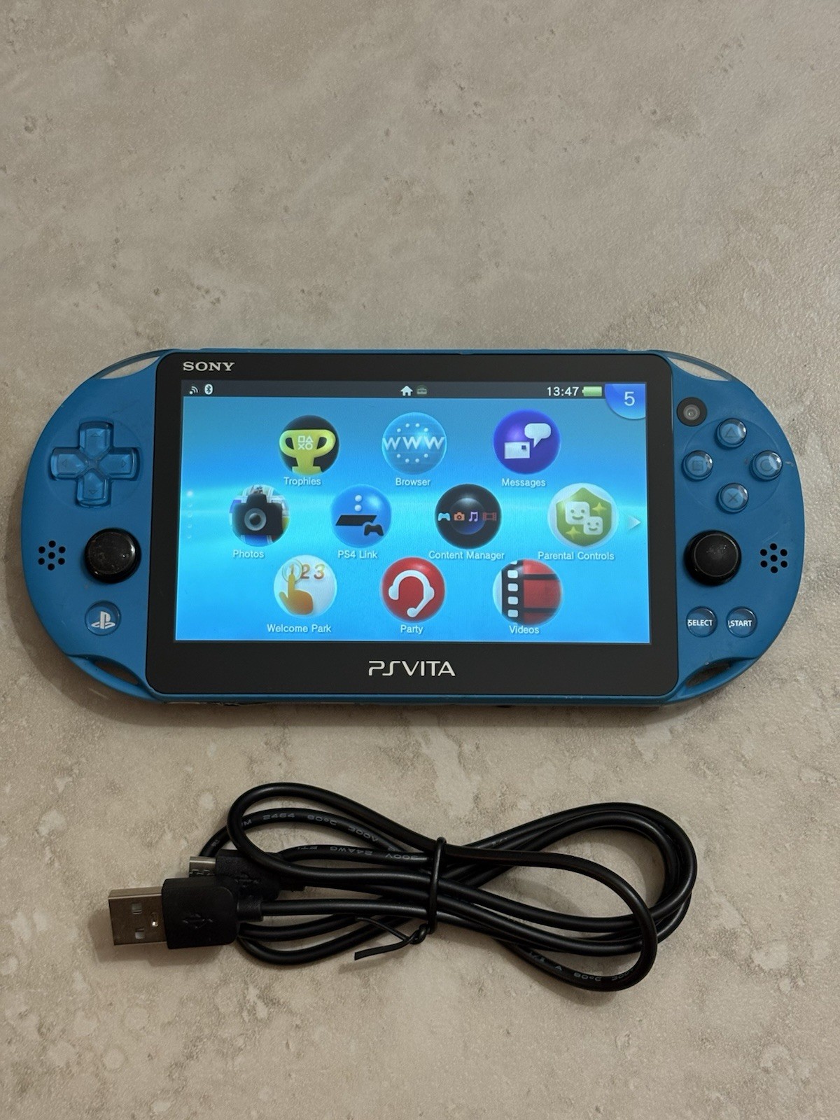 Sony PS Vita 2000 Slim PCH-2000 – Aqua Blue *GREAT* + Charger