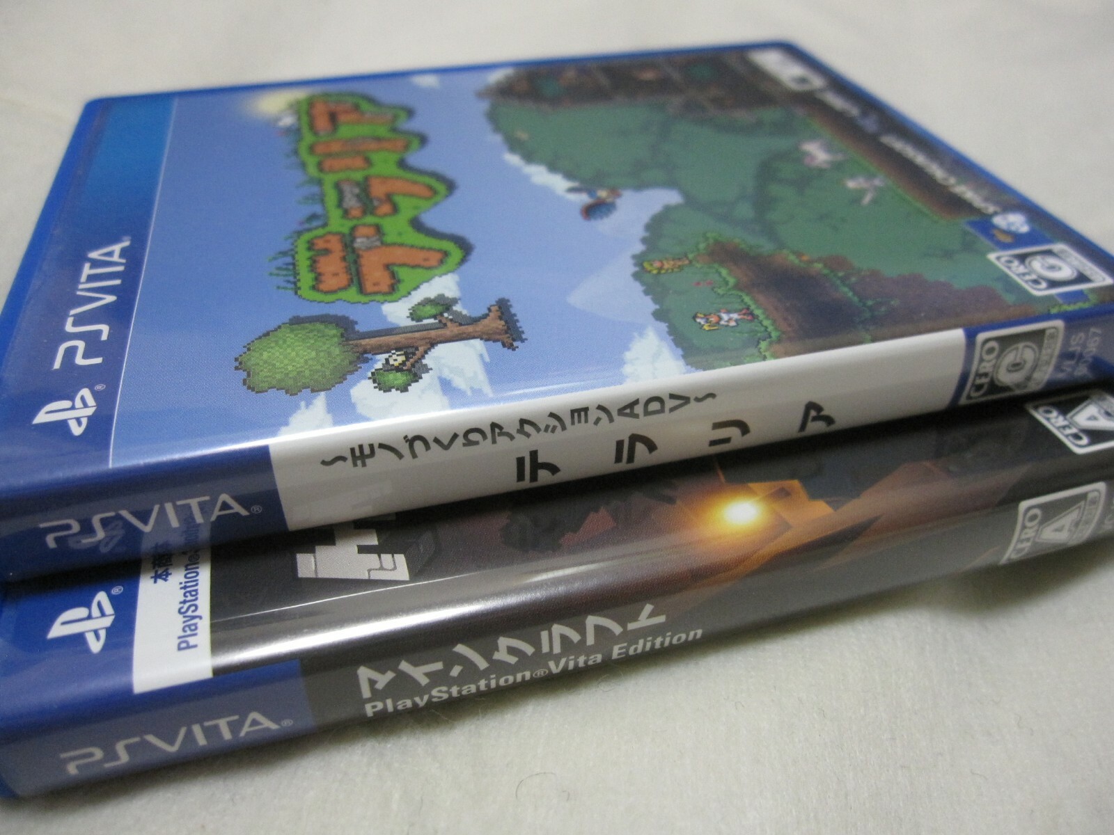 W/Tracking 7-14 Days to USA. USED Vita Minecraft + Teraria 2 Set Japanese Ver