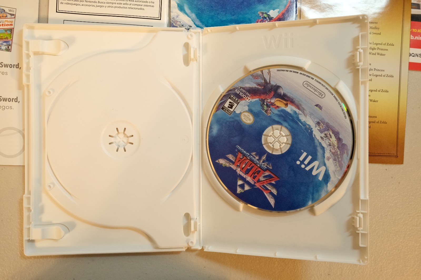 The Legend of Zelda Skyward Sword + Gold Controller Nintendo Wii Bundle Complete