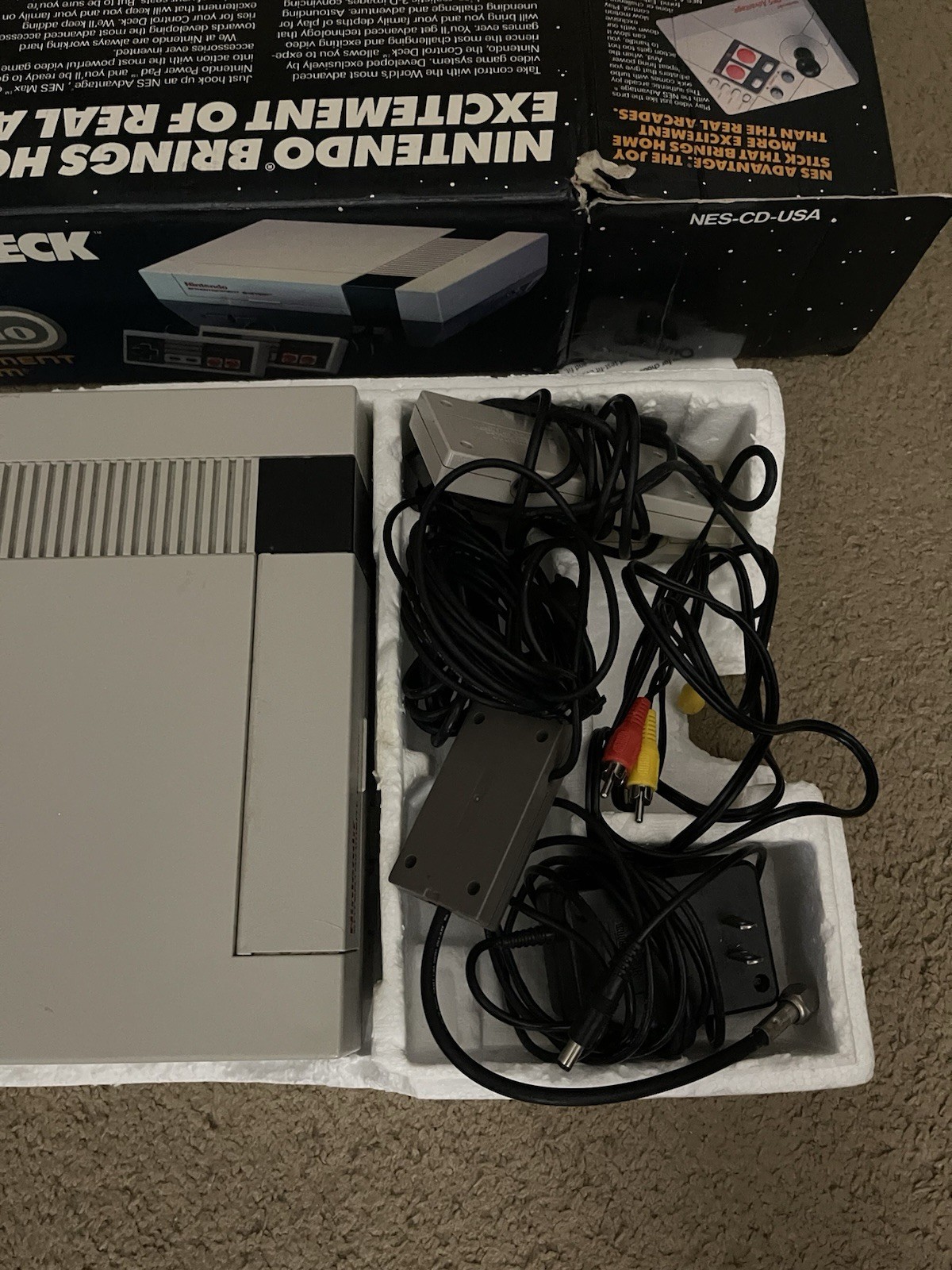 Nintendo NES Console With Box( Everything Included) Extra NES Stick Controller