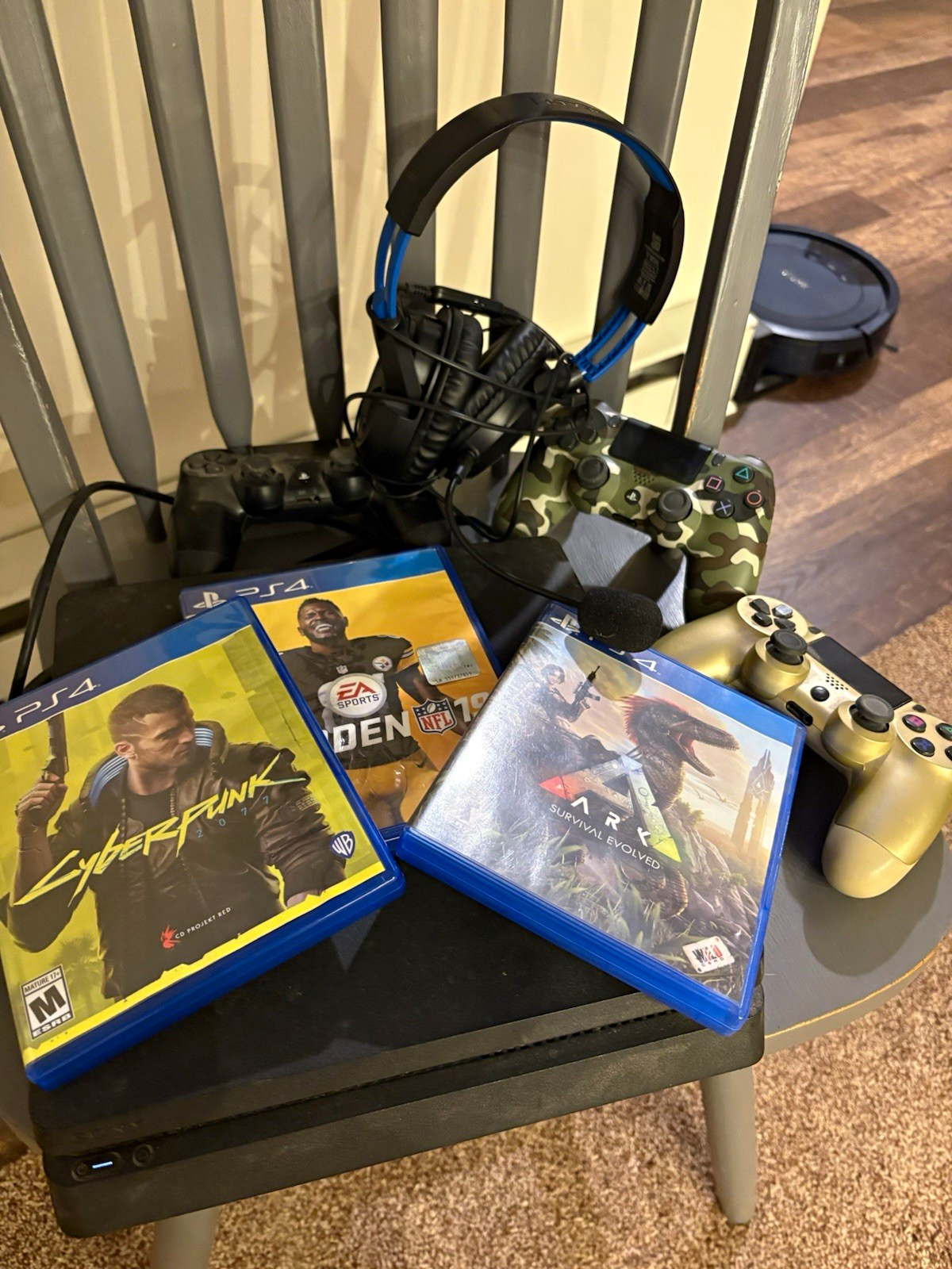 Sony PlayStation 4 multiple game and controller bundle with turtle beach headset