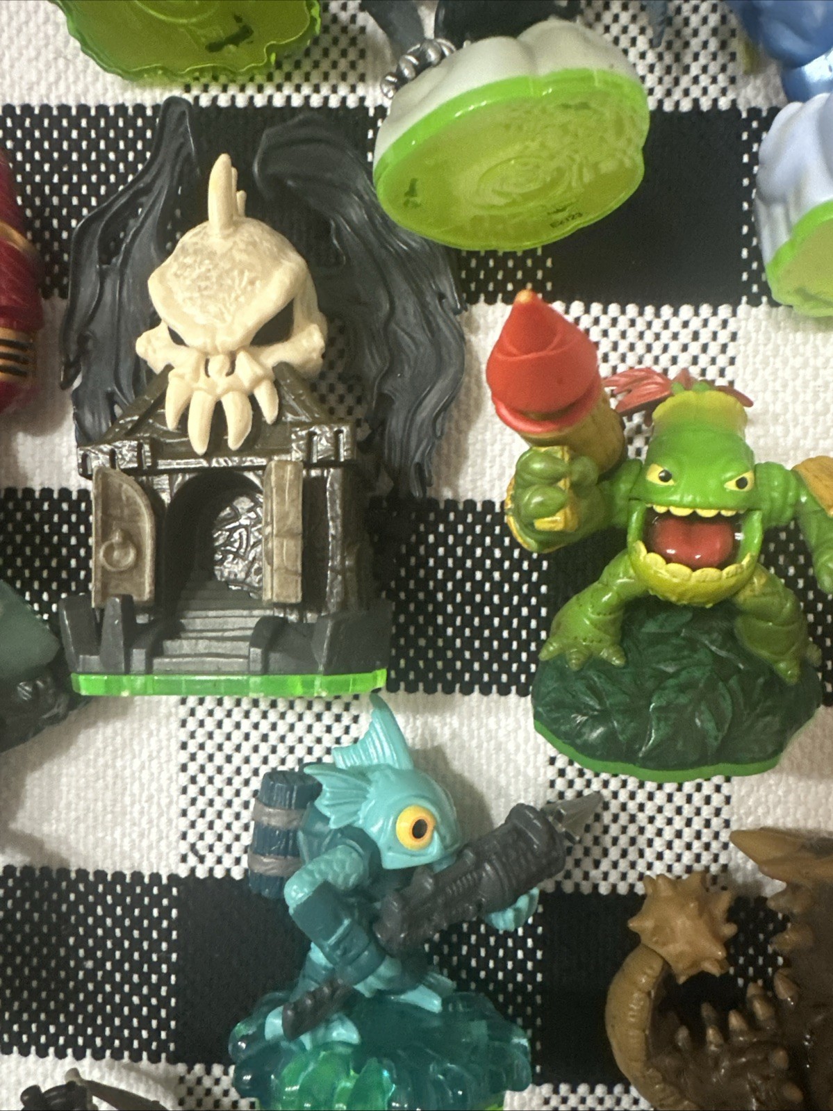 MASSIVE Skylander Lot with Cards Great Condition