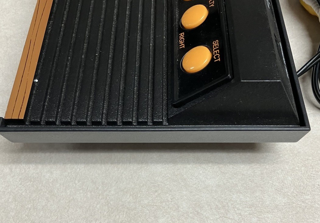 Atari Flashback 2 Classic Game Console 40 Built in Games 2 Controllers