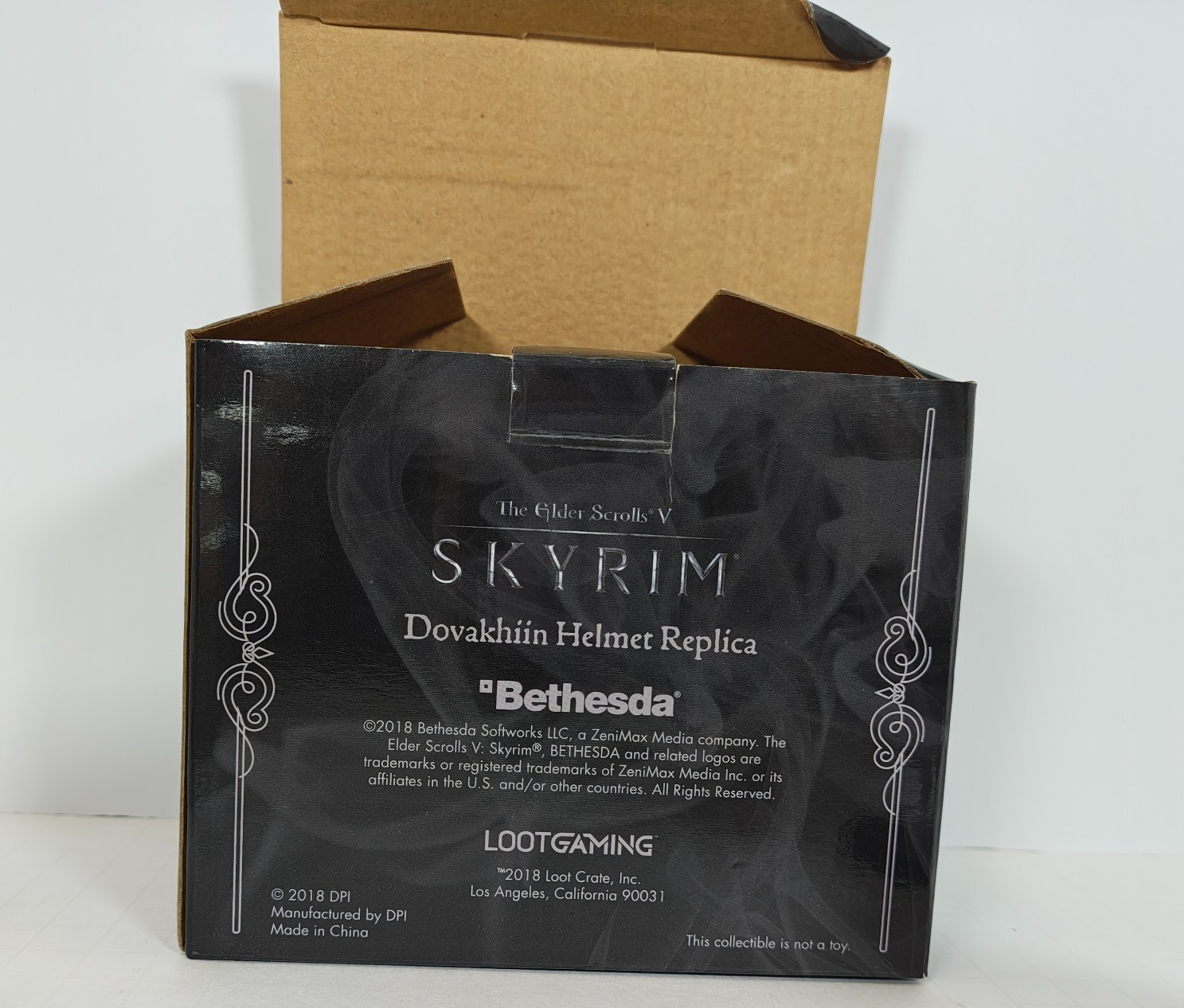 Lootcrate Replica Skyrim Decor Helmets Dovakhiin and Daedrik