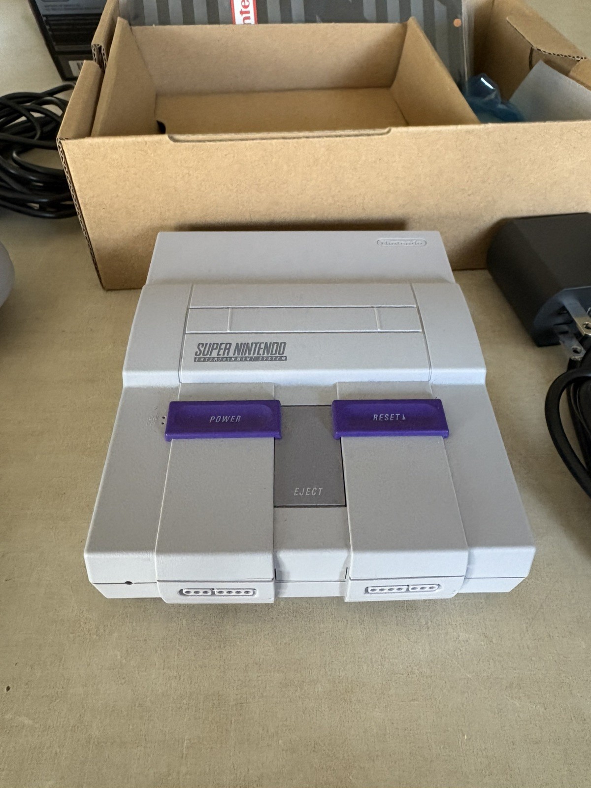 Super Nintendo SNES Mini Classic Edition CLV-201, 2 10ft extensions, Case