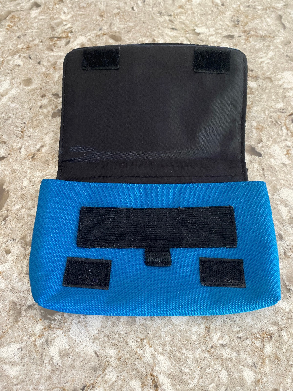 Nintendo DSi XL Full Set (Charger, Case, +1 Game) *Top screen broken*
