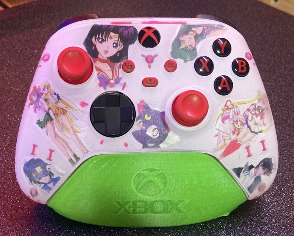 Sailor Moon Themed – Xbox One/X/S/PC Controller (glow in the dark base)