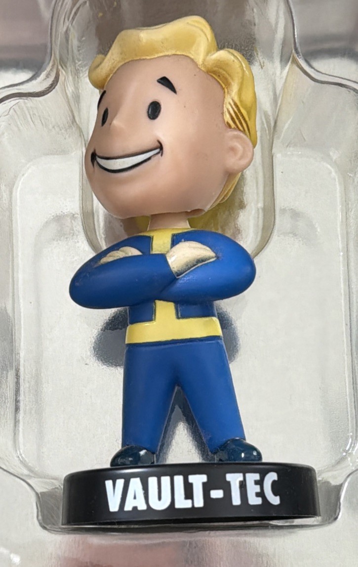 FALLOUT 3 COLLECTOR’S EDITION BOBBLEHEAD LUNCHBOX ART BOOK & DVD – NO GAME