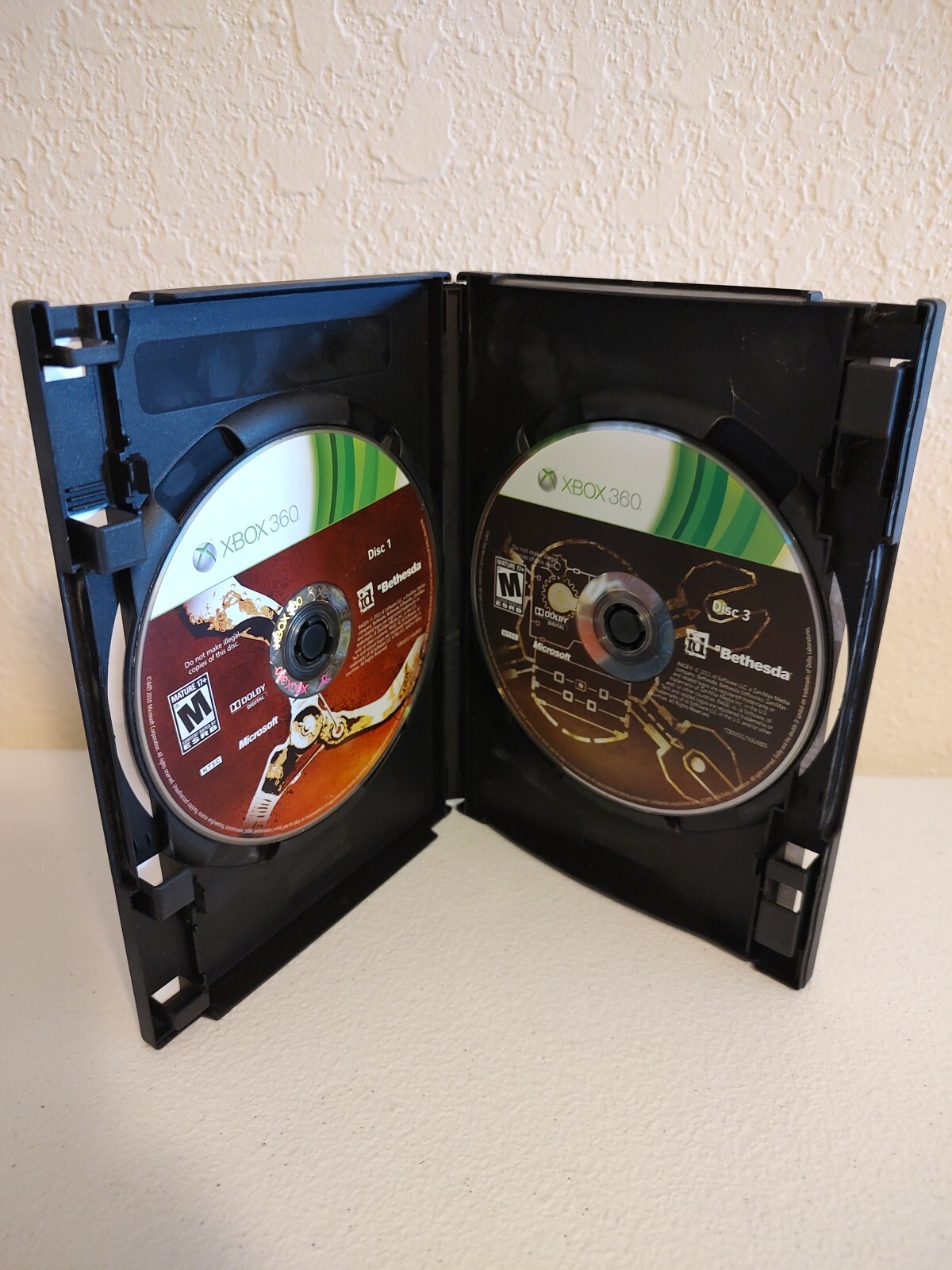 Rage (Microsoft Xbox 360, 2011) 3 DISCS INCLUDED