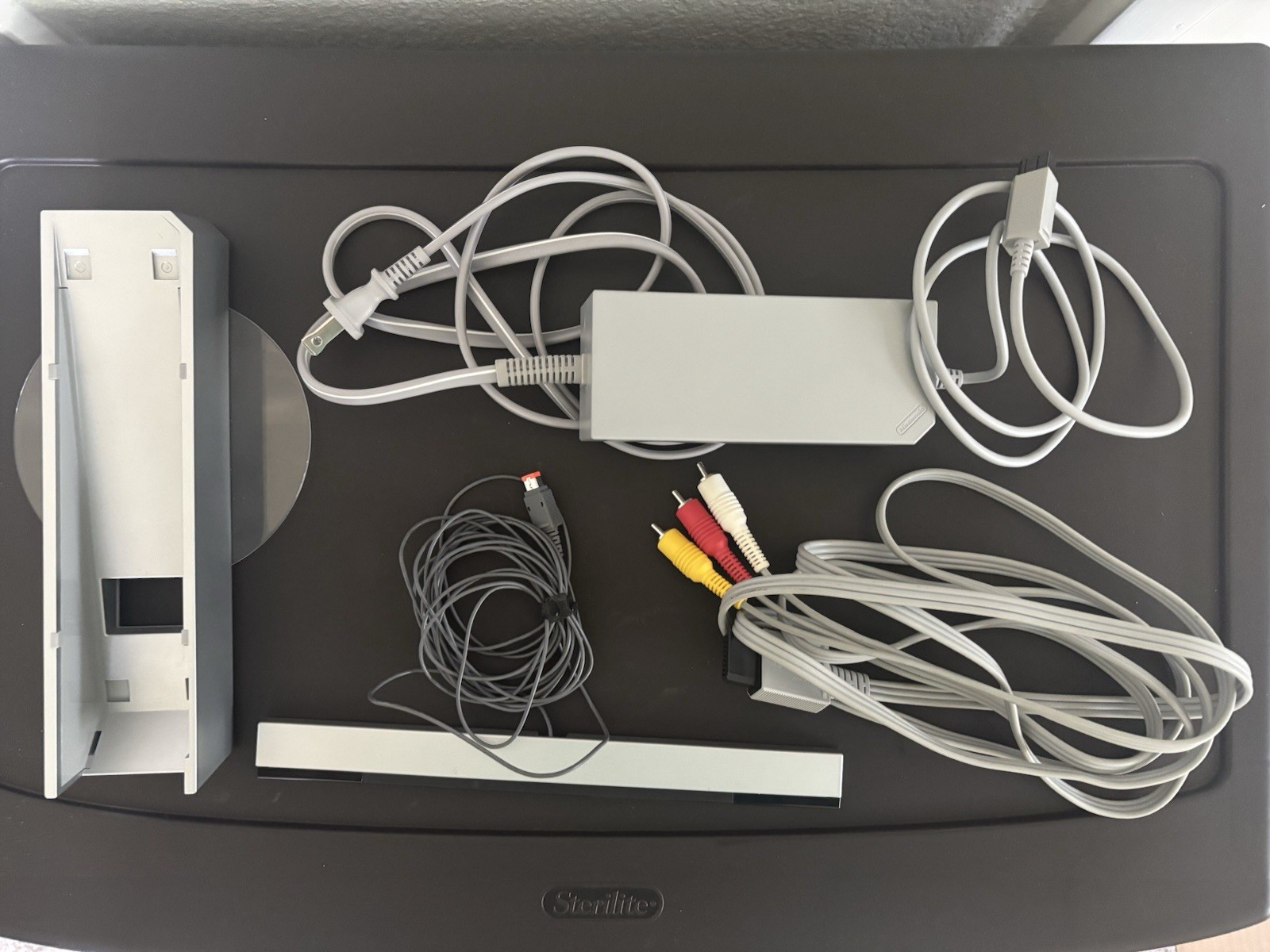 Nintendo Wii RVL-001 512 MB Home Console White (w/ original cables & manuals)