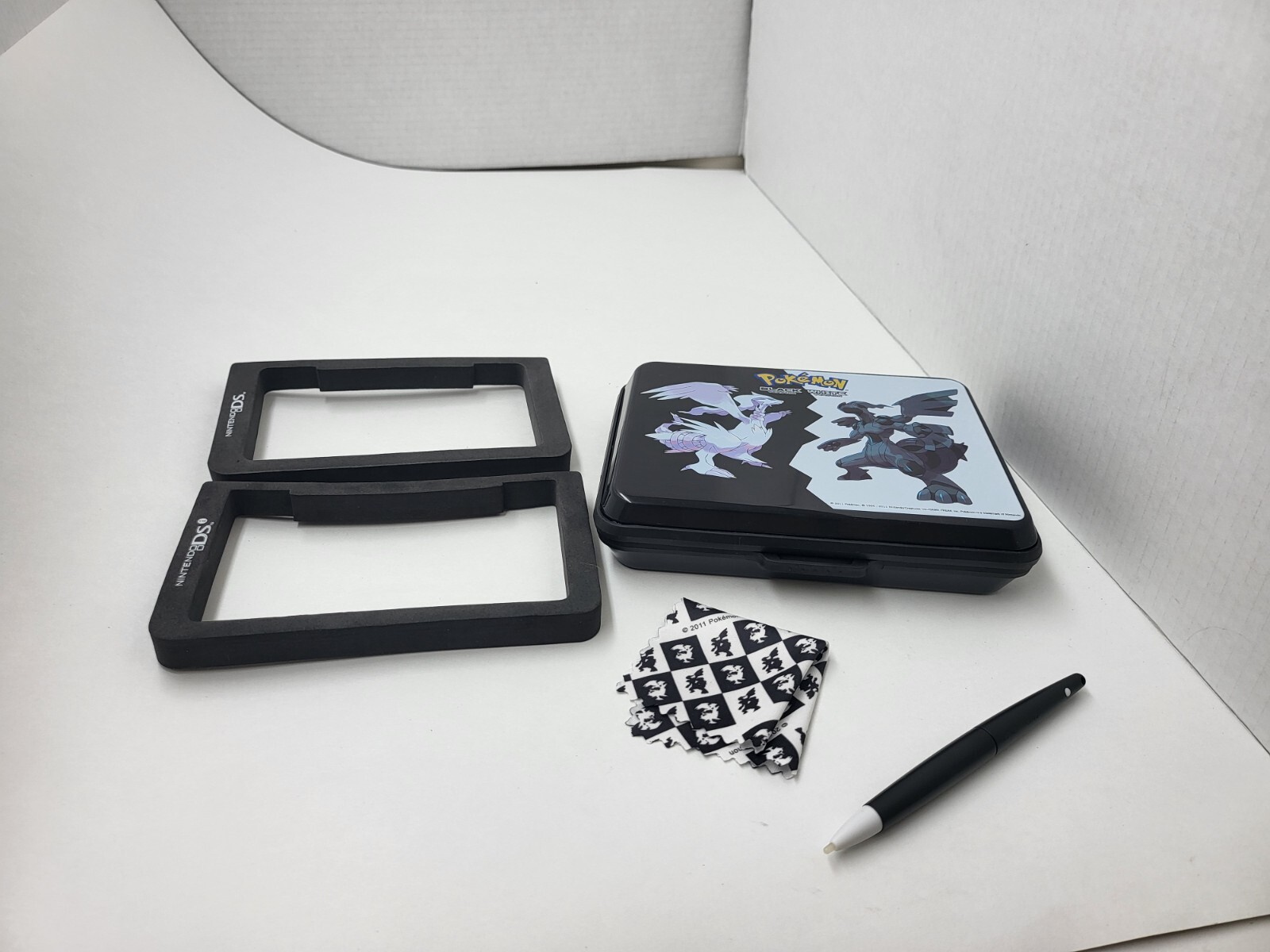 NEW MINT POKEMON BLACK /WHITE HARD SHELL TRAVEL CASE FOR 3DS/ 3DS XL NEW 3DS LL