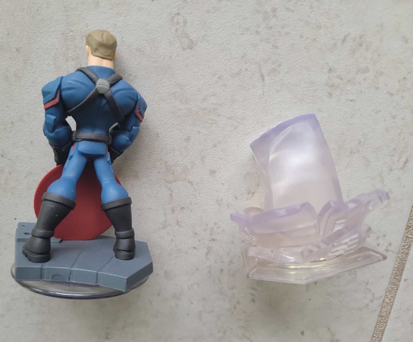 DISNEY INFINITY 3.0 MARVEL BATTLEGROUNDS CAPTAIN AMERICA FIGURE & HULK FIST! h2