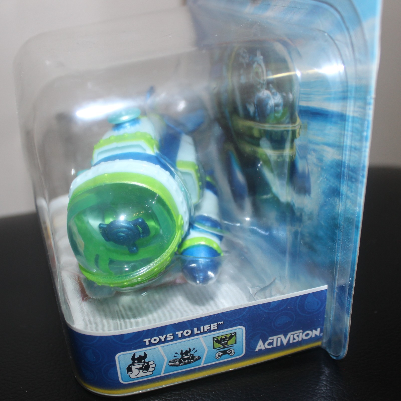 new Skylanders Superchargers DIVE BOMBER SEA VEHICLE 2015 w/ Sticker Sheet