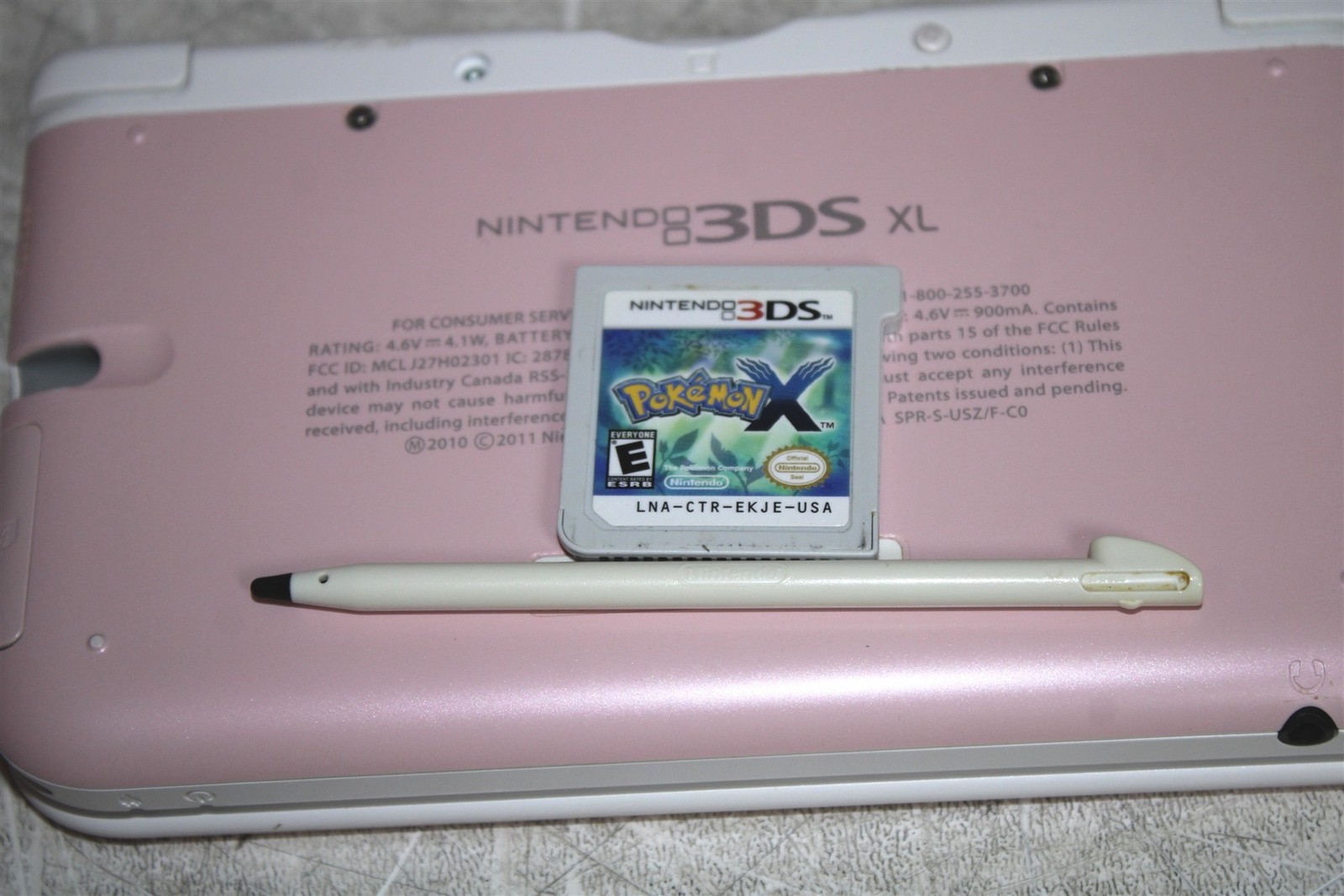 Nintendo 3DS XL Pink / White Console w/ Pokemon X and Box / Charger