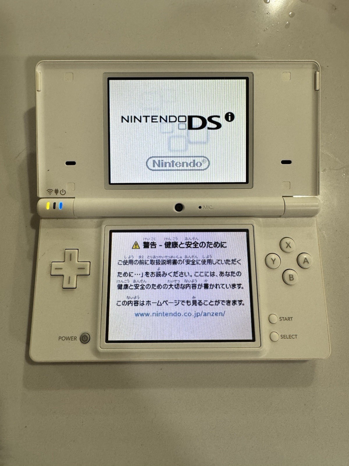 Nintendo DSi Handheld Game Console with Stylus. TESTED/WORKING