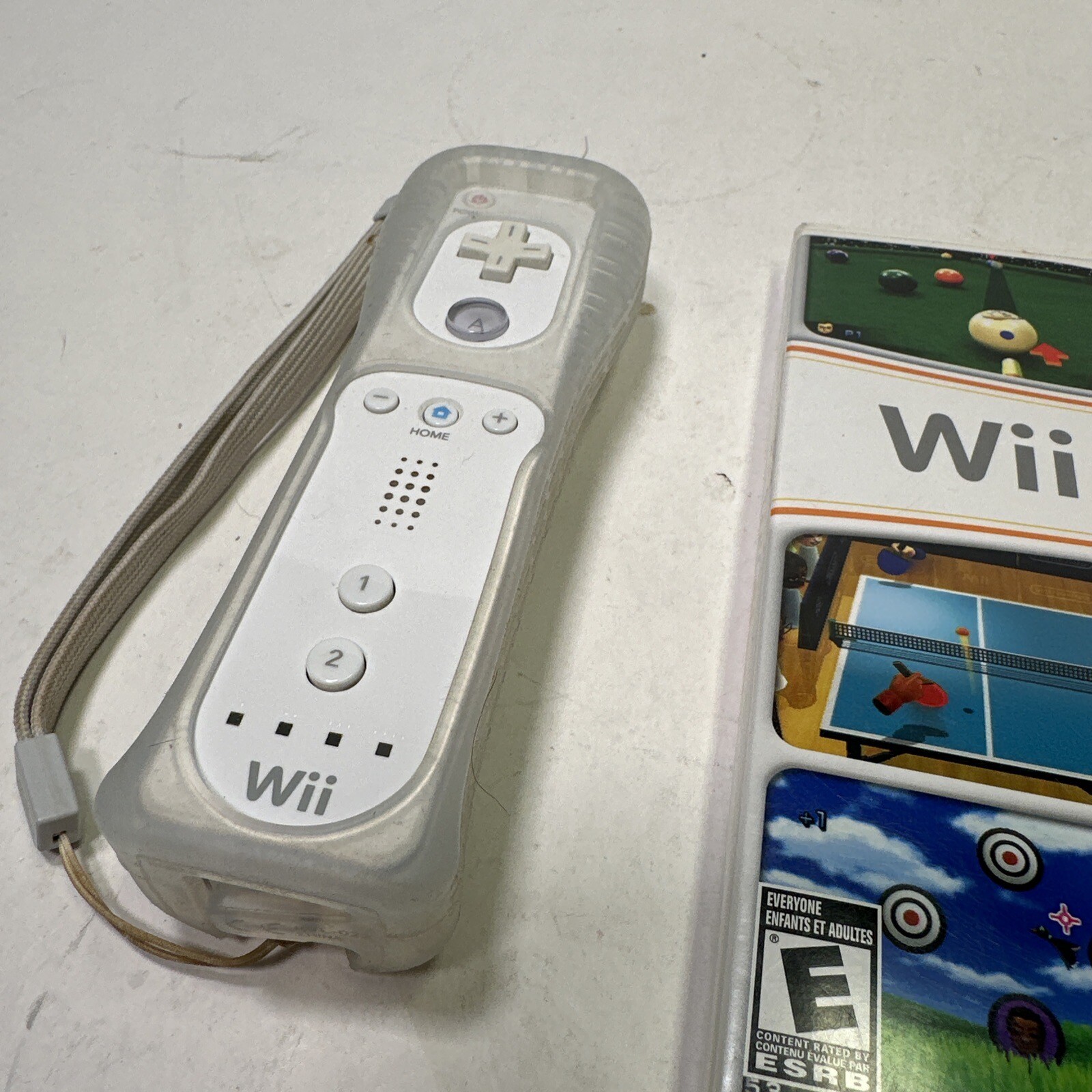Wii Play Nintendo Wii Game + Wii Remote + Silicone Sleeve 2007 Complete Tested