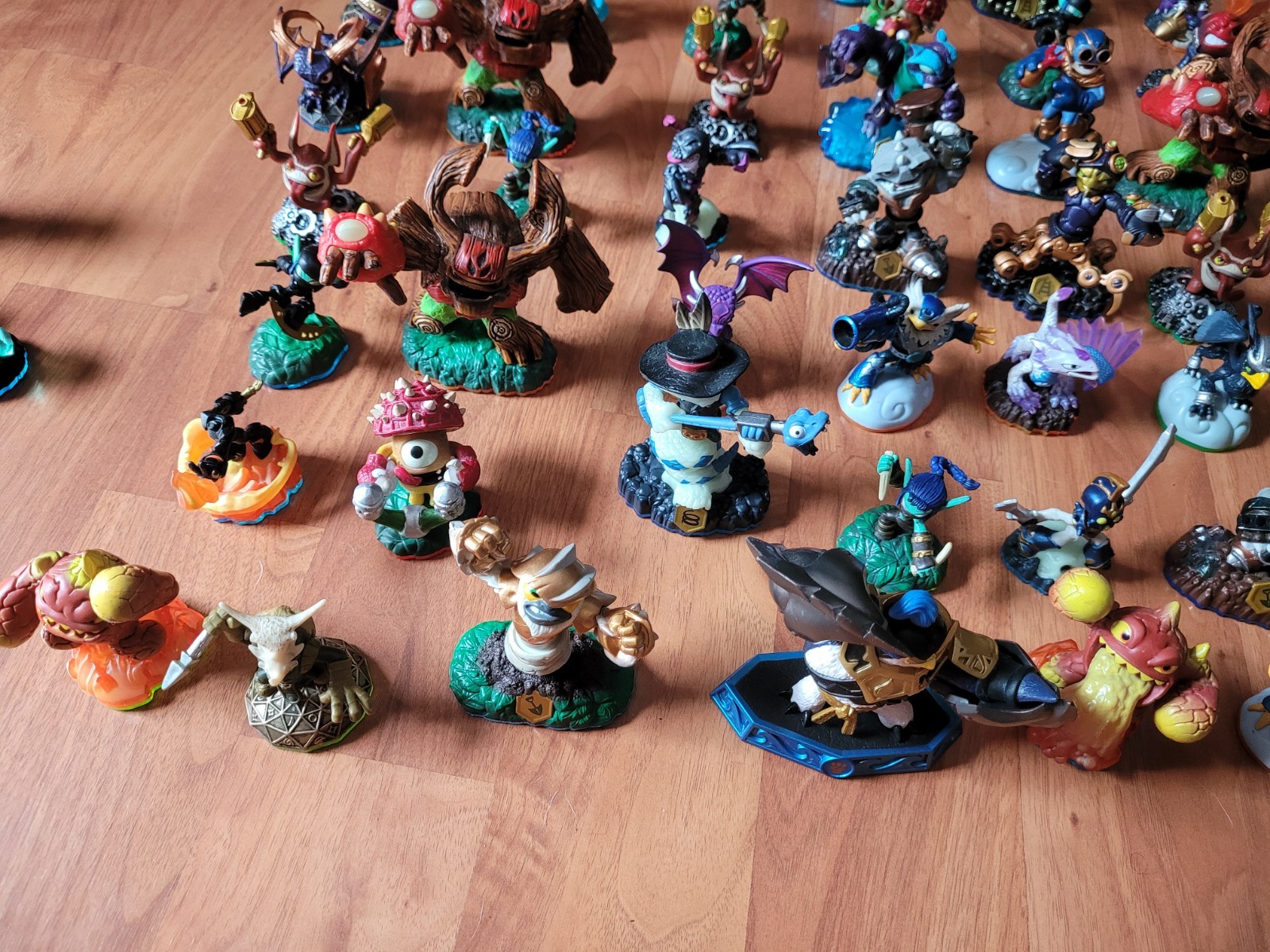 HUGE Lot Of 52 Activision Skylanders Character Figures Mixed Series Action