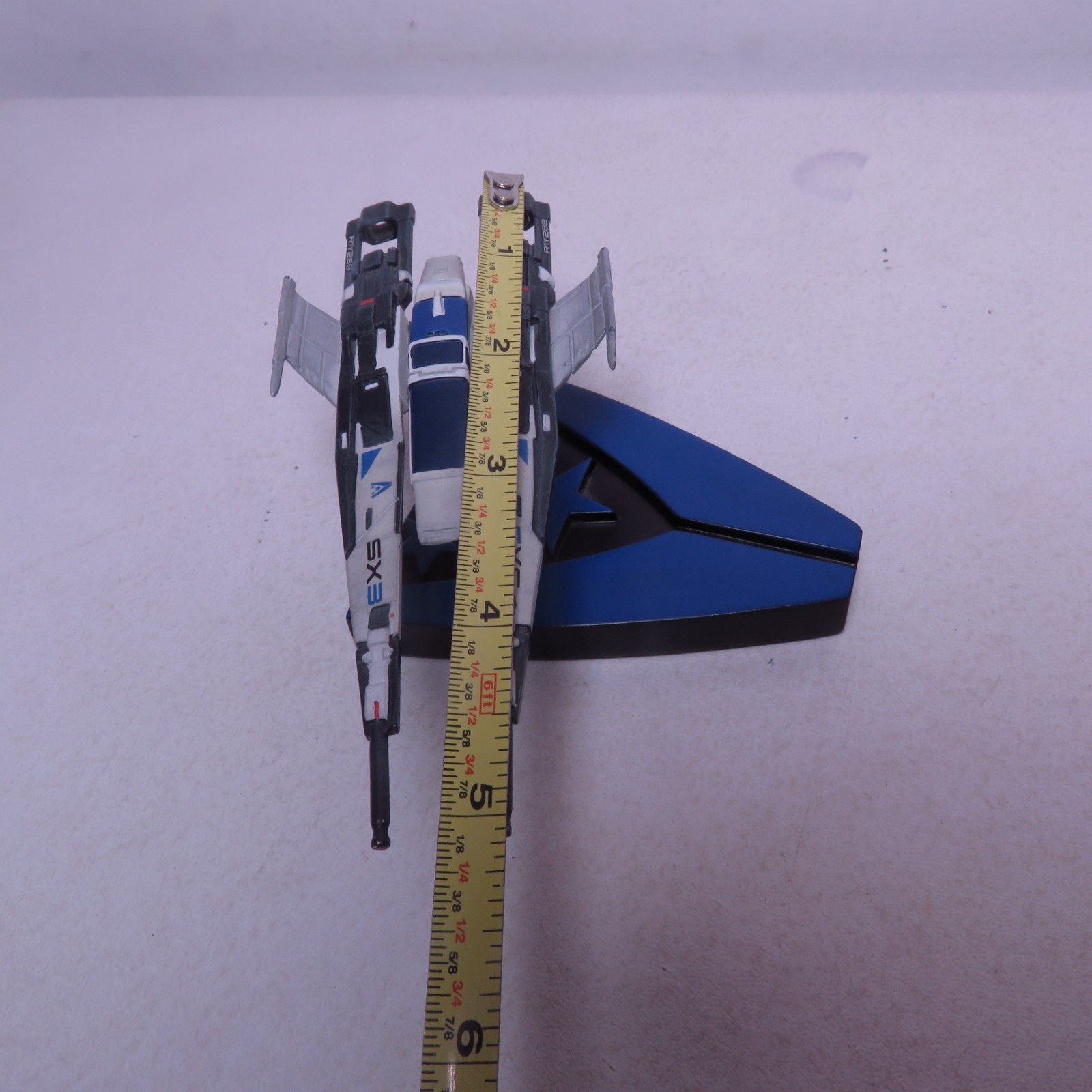 Dark Horse Deluxe Mass Effect Sx3 Alliance Fighter Replica
