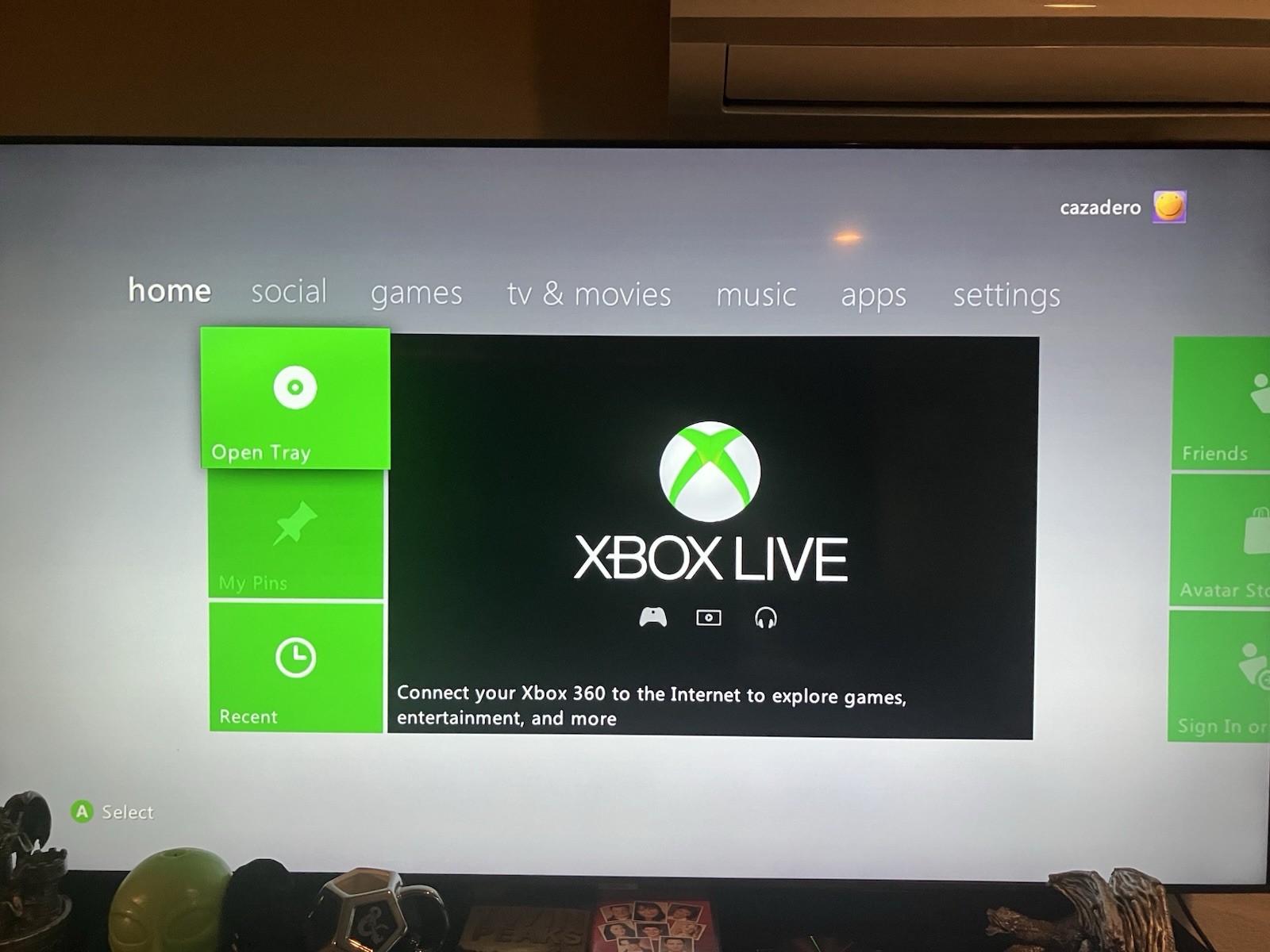 Microsoft Xbox 360 E 500GB 1538 Bundle 2 Controllers 25 Games GTA V HALO FALLOUT