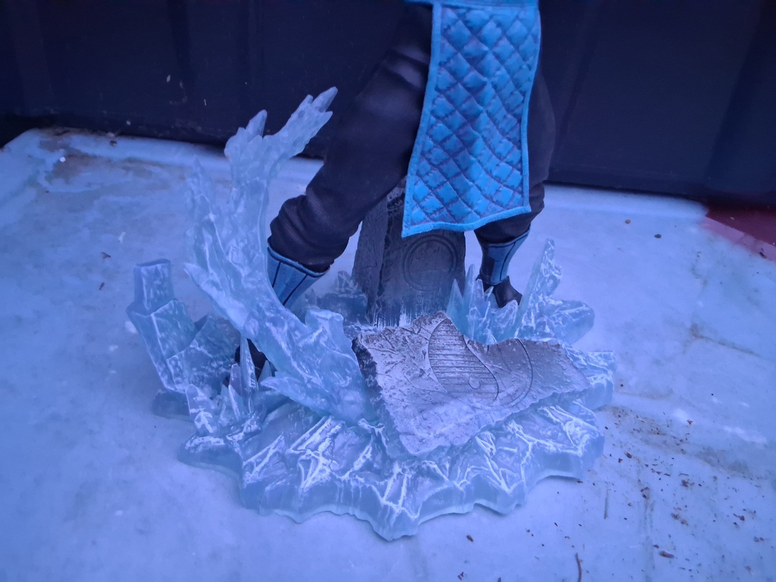 Mortal Kombat 11 Sub-Zero 9″ Gallery Diorama PVC Statue Open Box Diamond Select