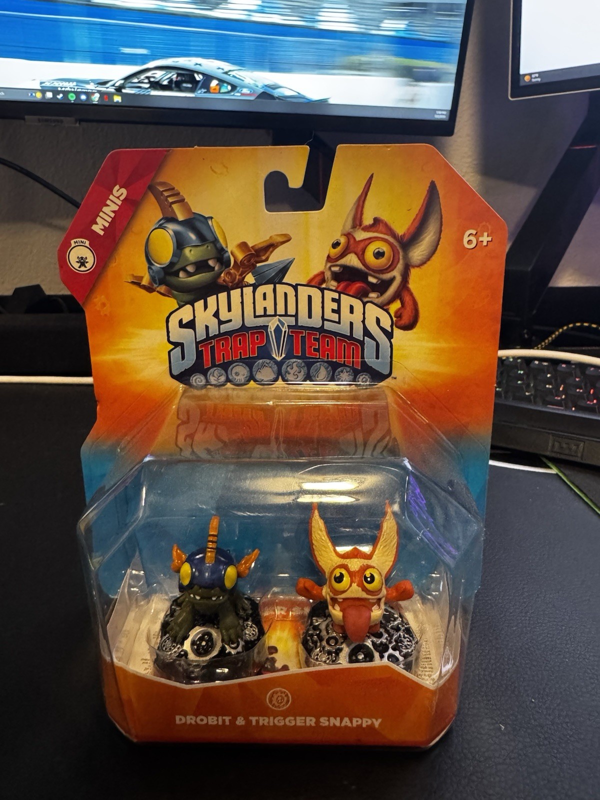 Activision Skylanders Trap Team Drobot & Trigger Snappy Figure Card Sticker