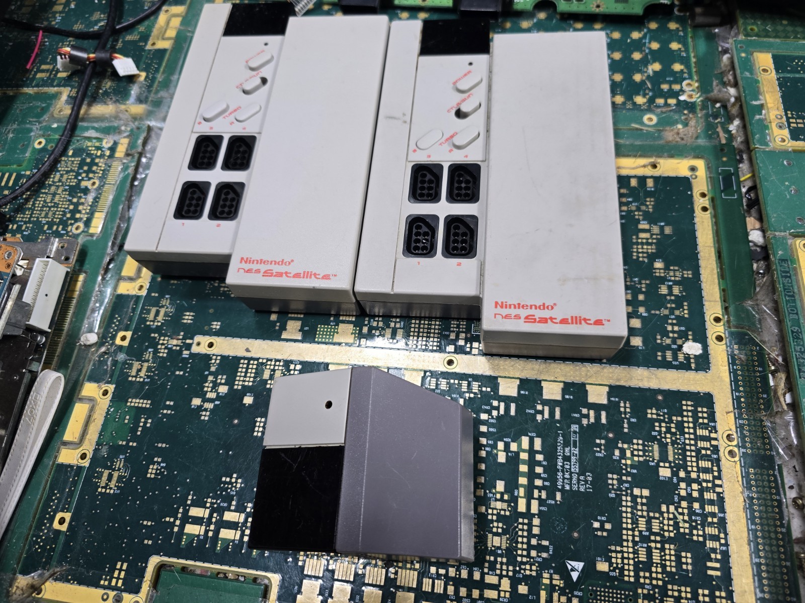 Nintendo NES EXACT 2-Satellite 4Player Turbo Controller w/Receiver-UNTESTED-RUST