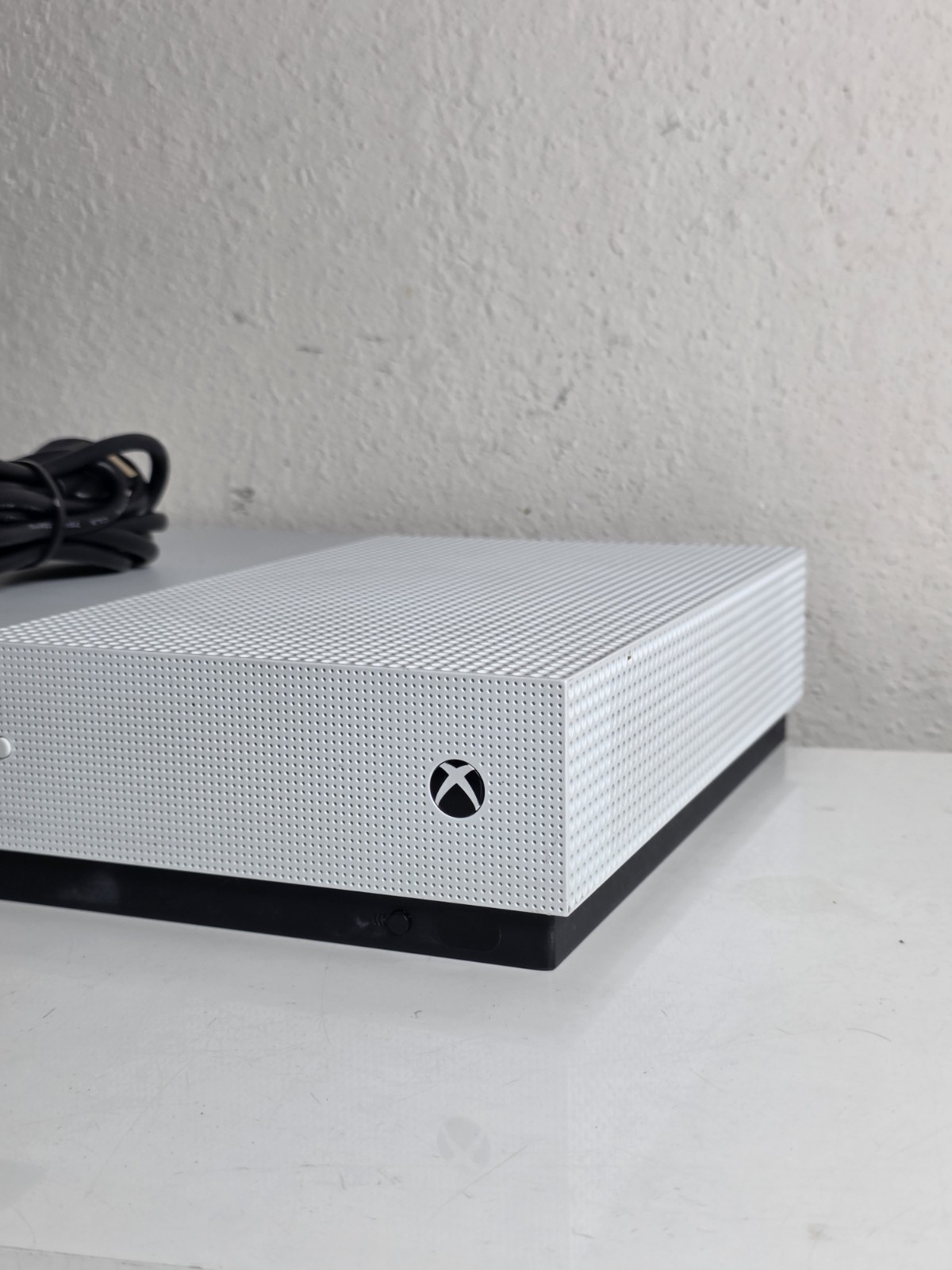 Microsoft Xbox One S (Model 1681) 500GB Gaming System Console W/ Wires Tested