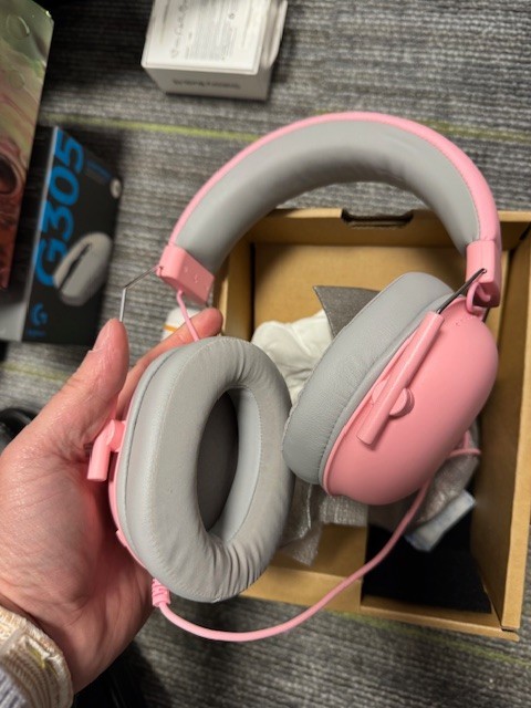 Razer BlackShark V2 X Wired Gaming Headset for Xbox, PC, PS5, PS4 in Quartz Pink