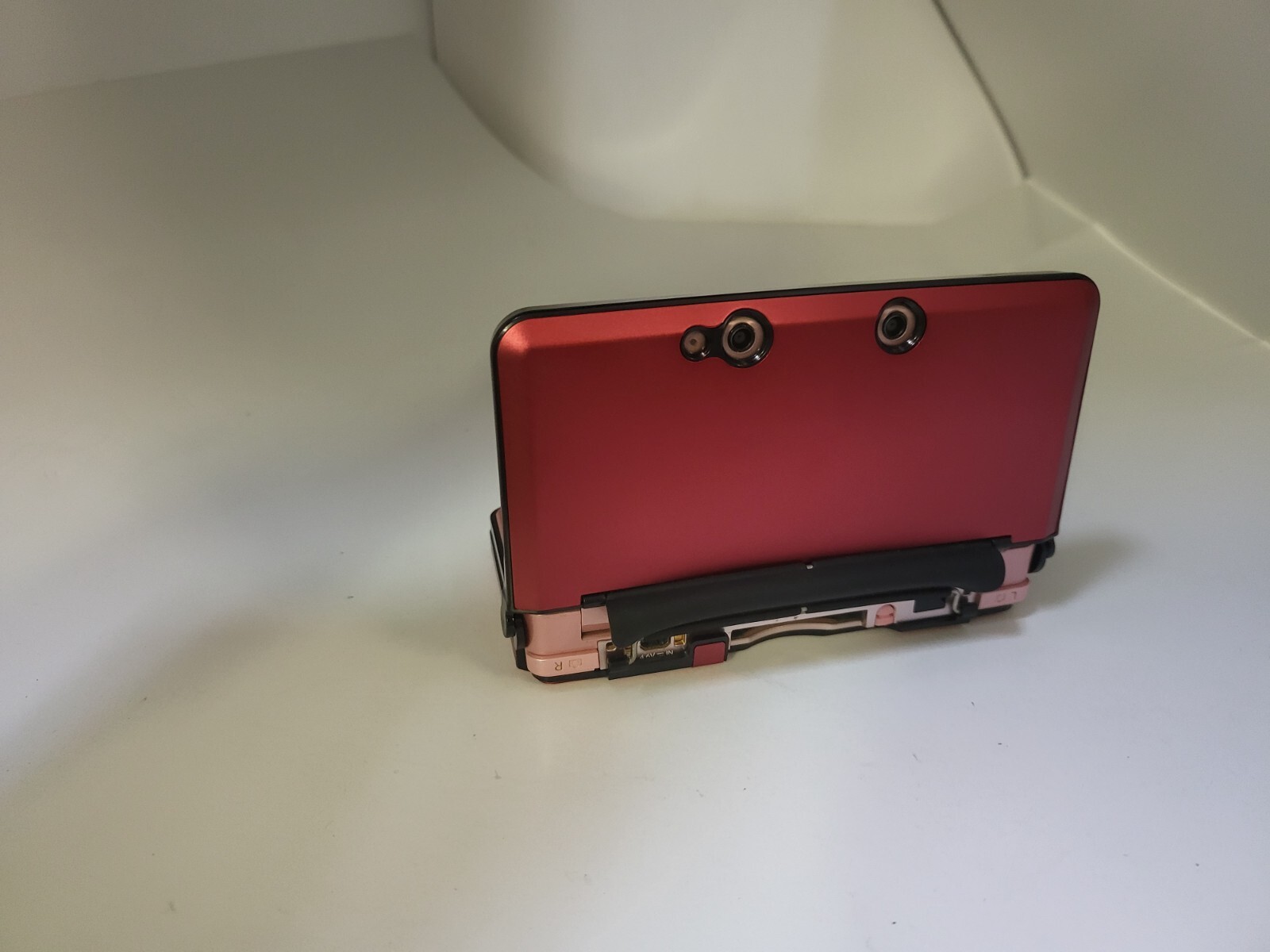 NEW RED Aluminum case W/2 Retractable Stylus Pens for the OLD Nintendo 3DS